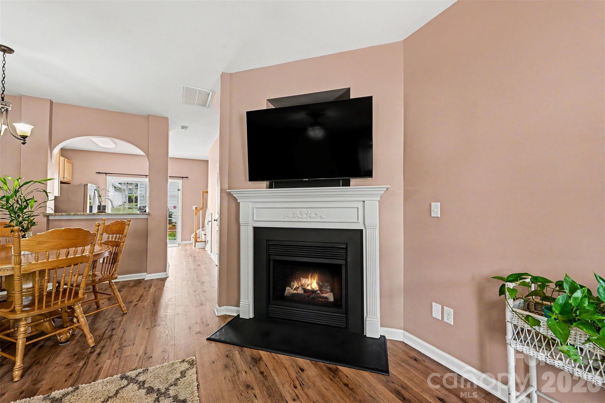 1033 Woodglen Lane