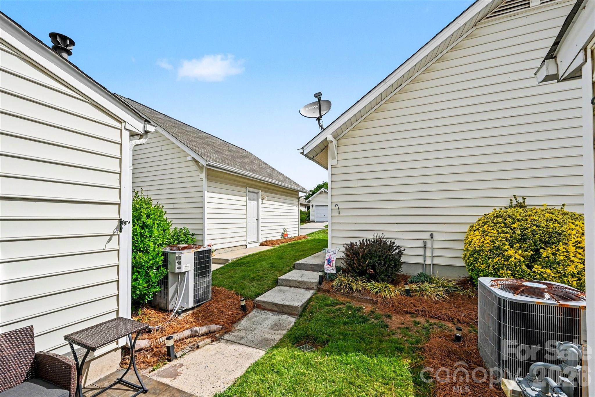 1033 Woodglen Lane