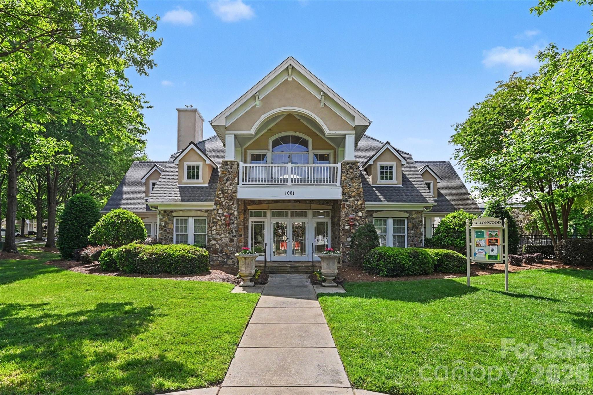 1033 Woodglen Lane