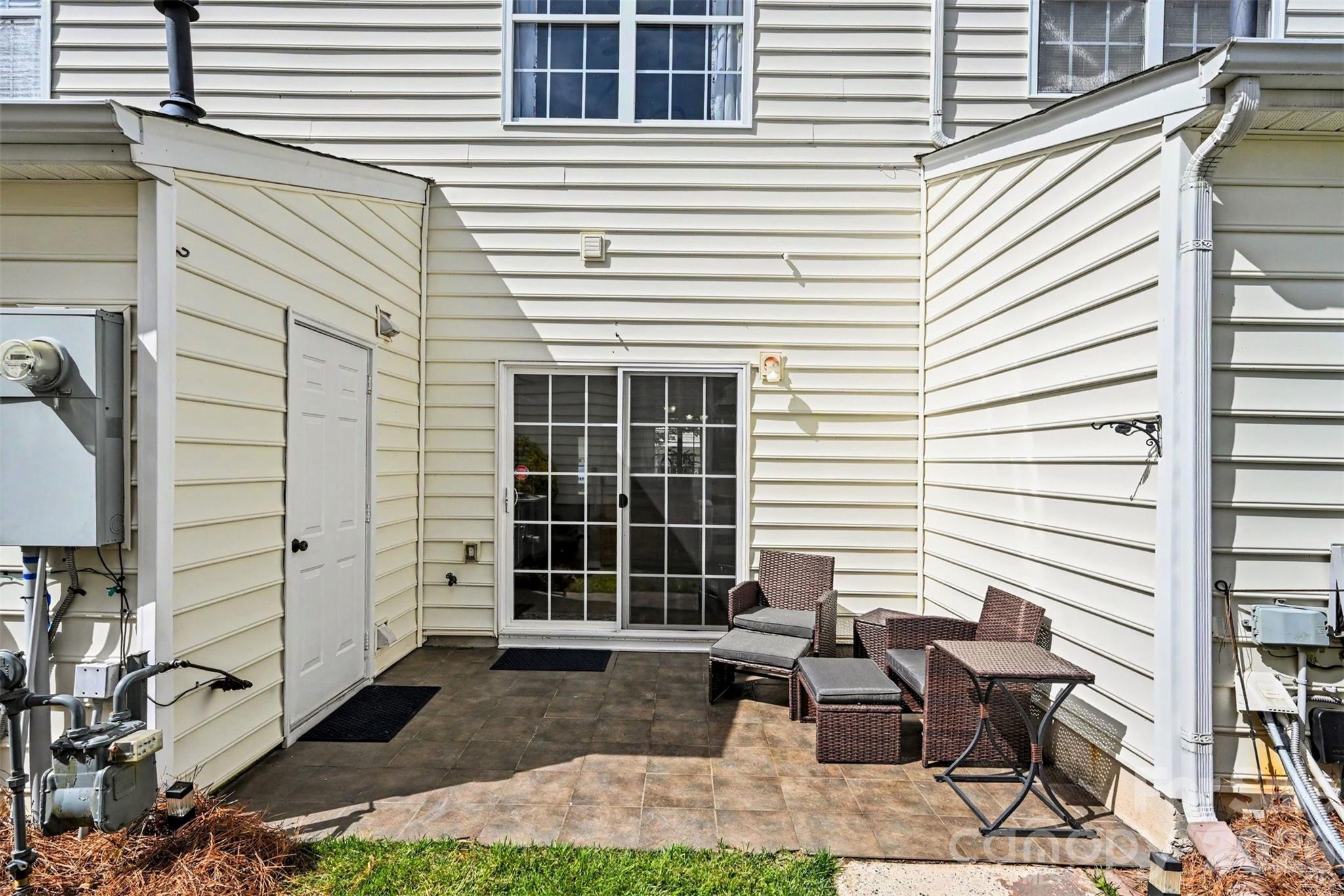 1033 Woodglen Lane