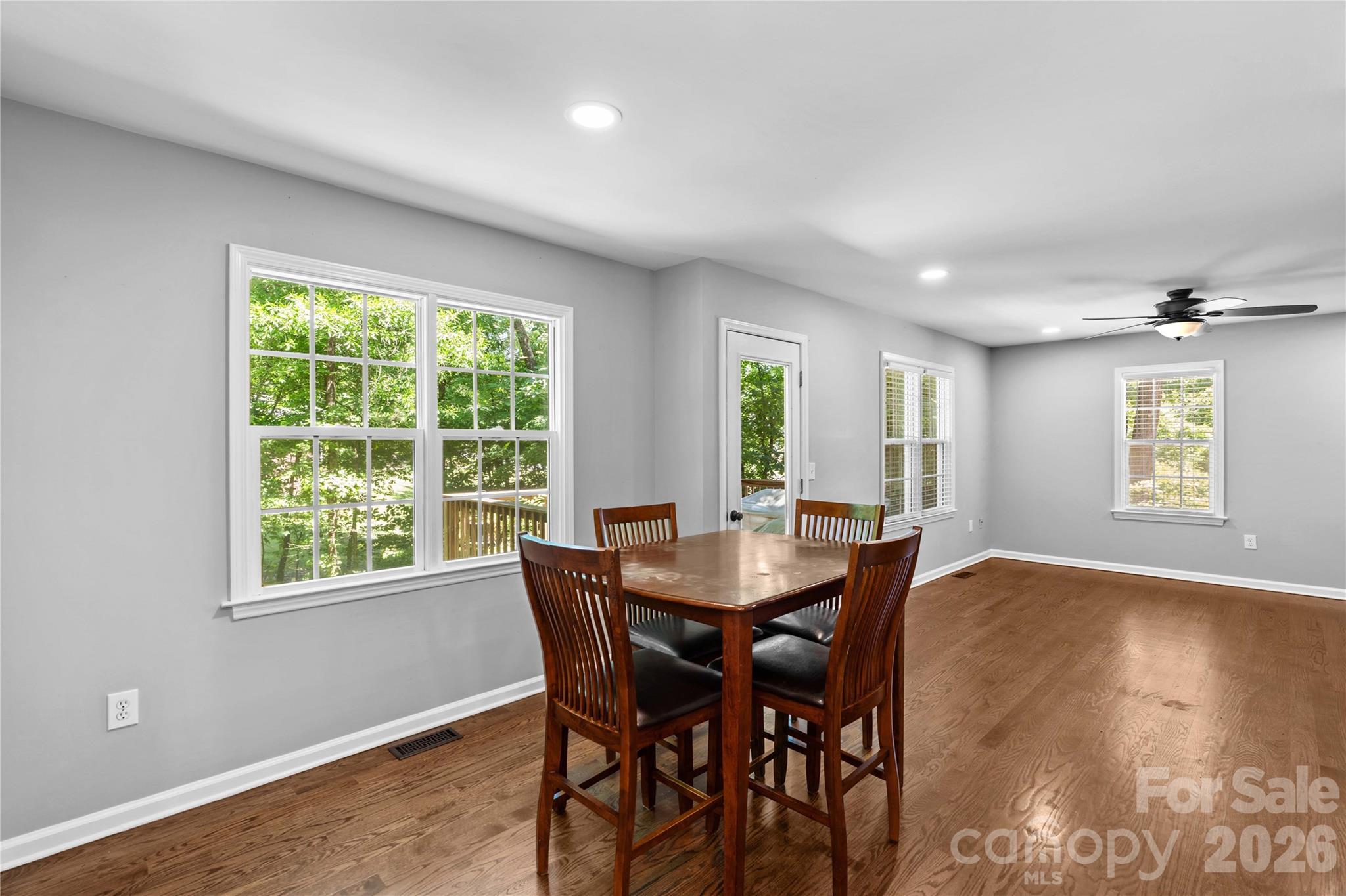 1904 Lorelei Court
