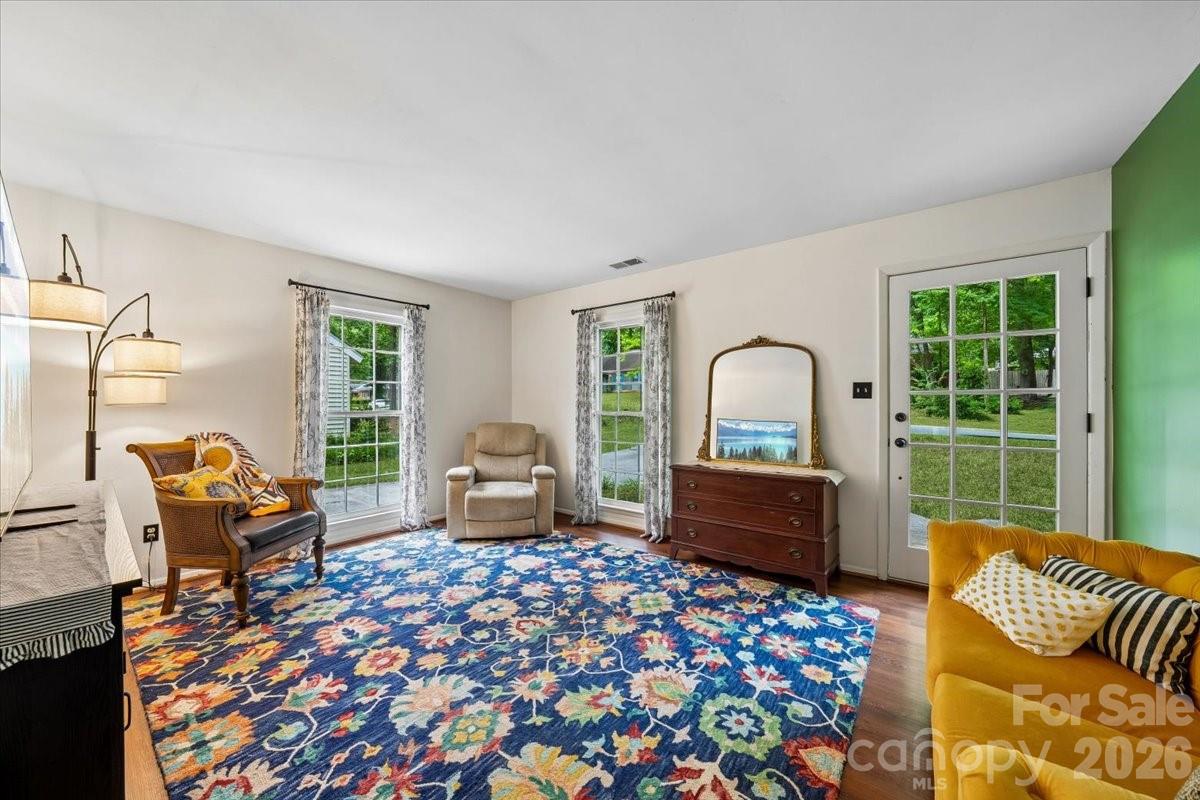 1005 Pinafore Drive