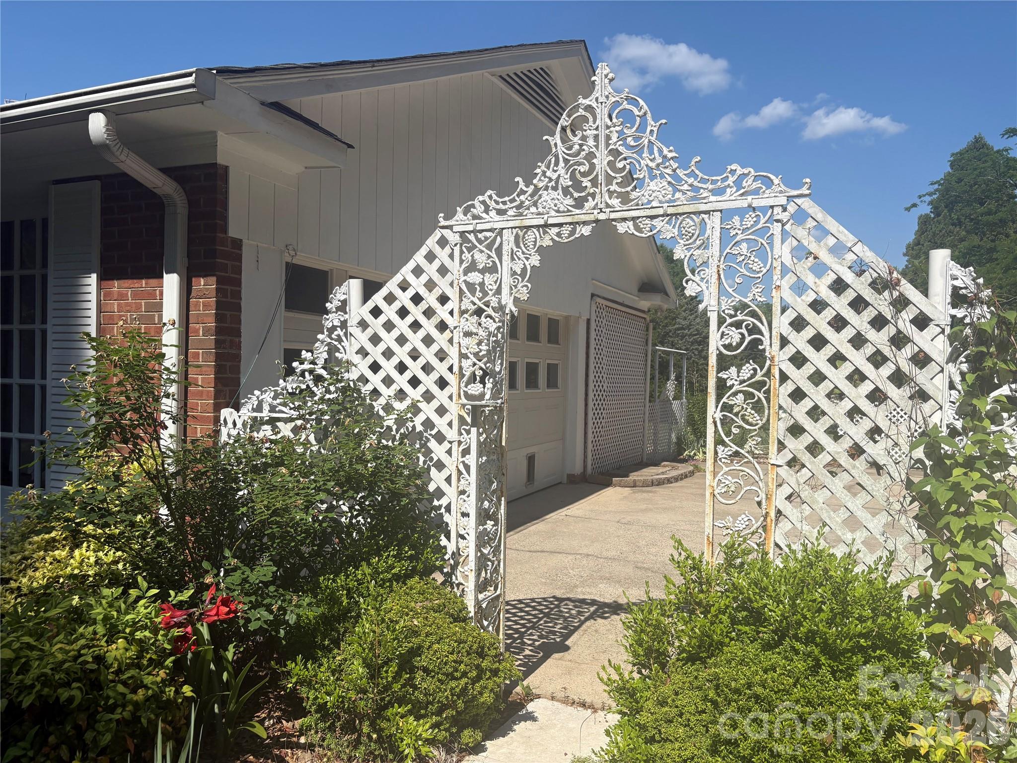5500 Saddlewood Lane
