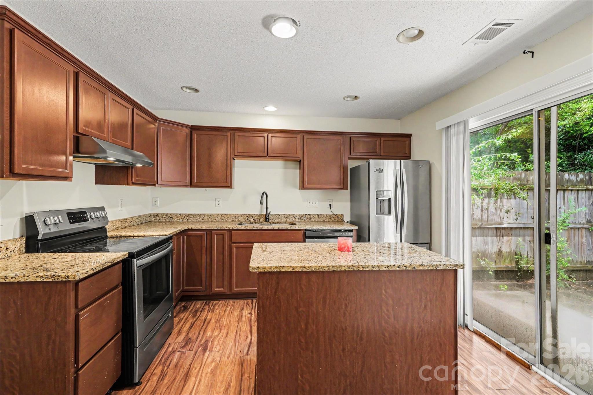 5833 Cougar Lane