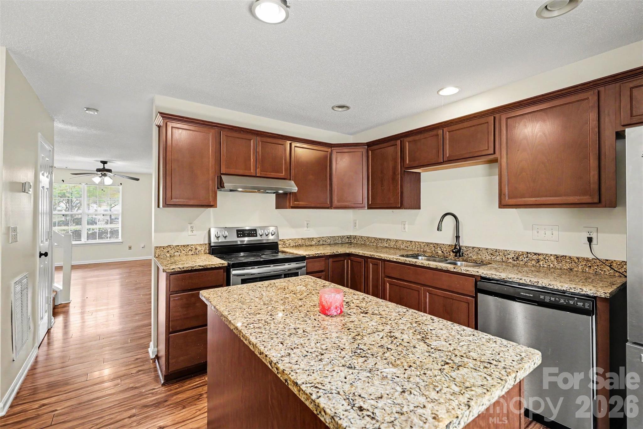 5833 Cougar Lane