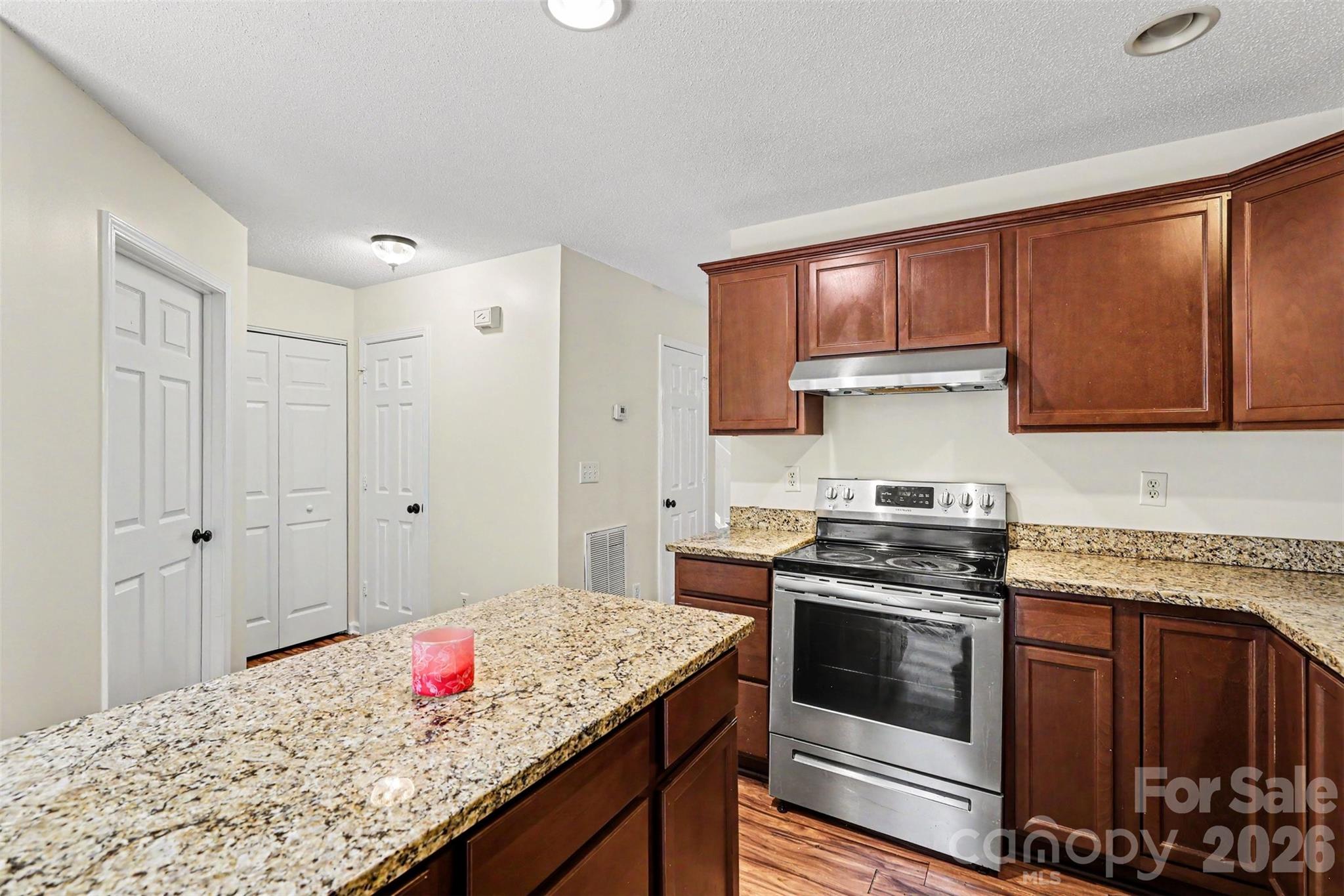 5833 Cougar Lane