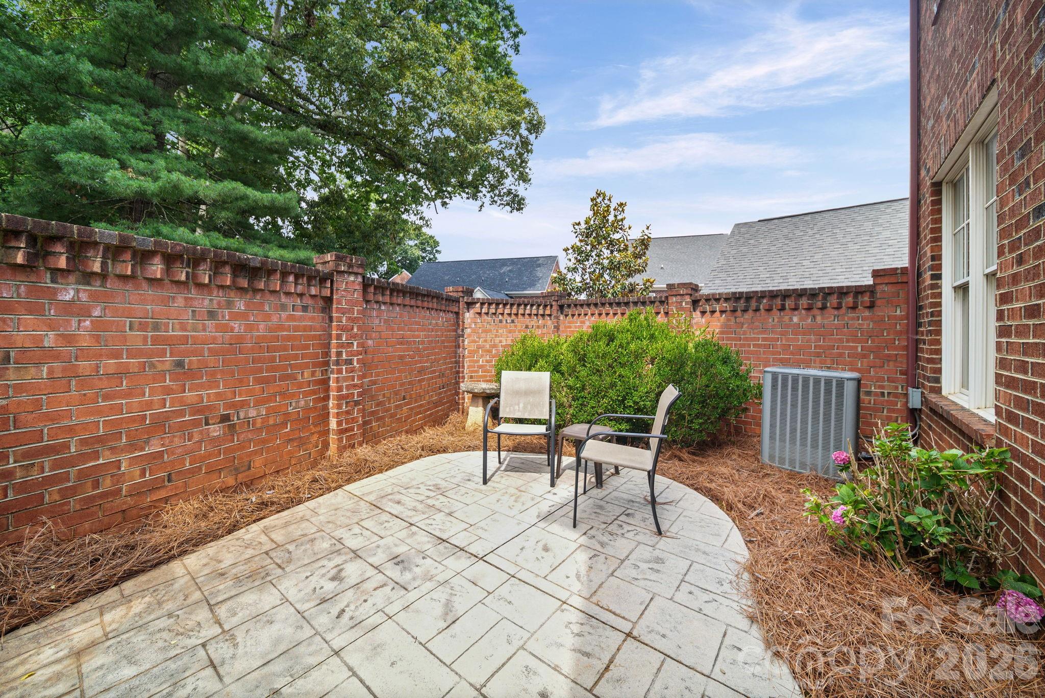 718 Kingsley Way