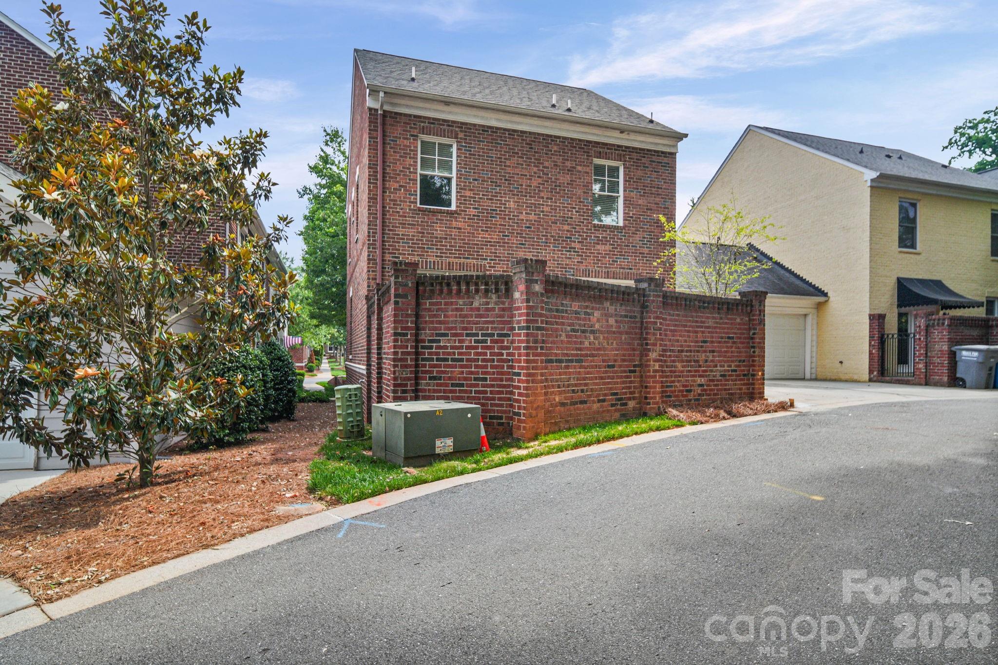 718 Kingsley Way