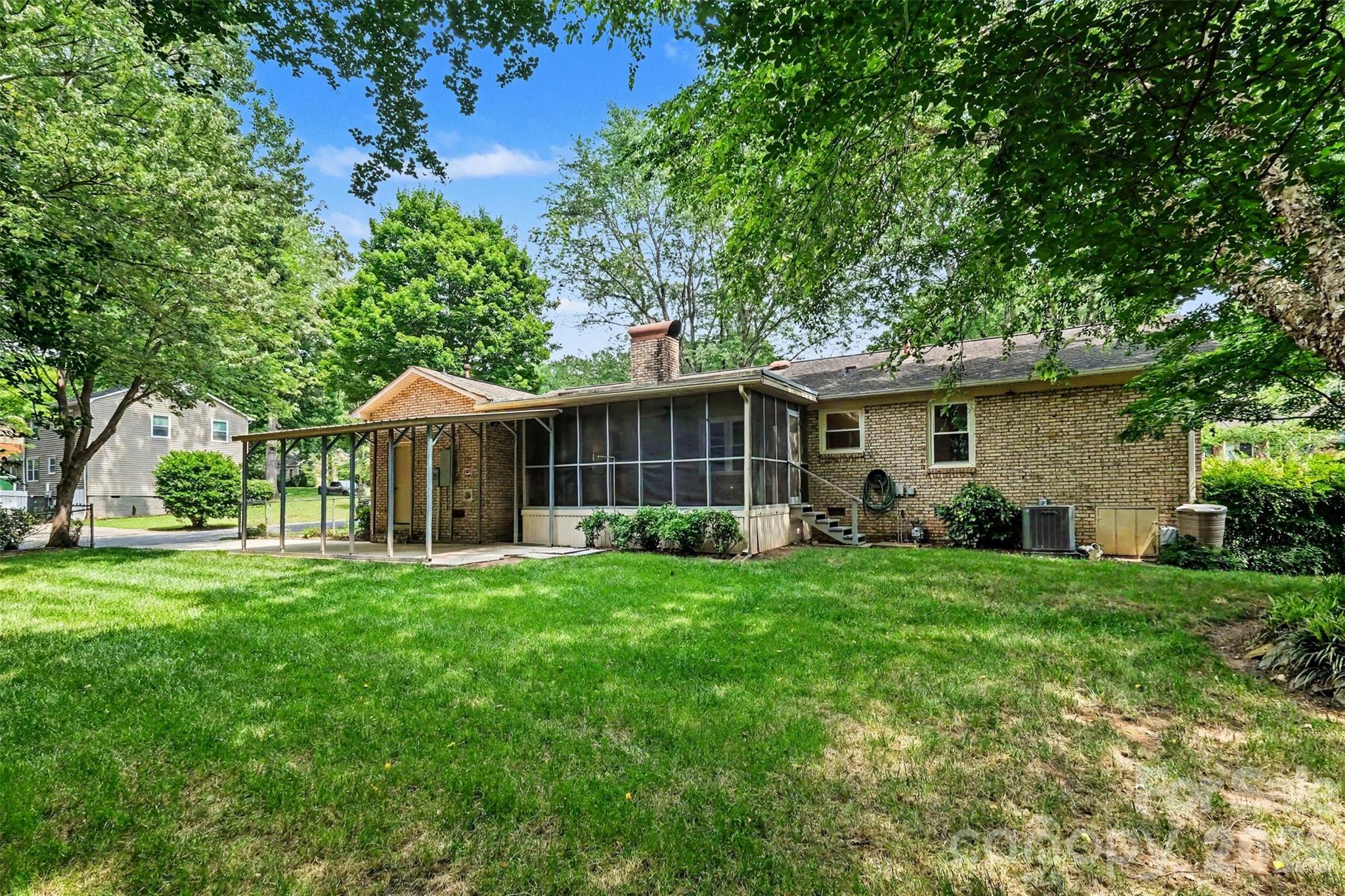 2143 Knickerbocker Drive