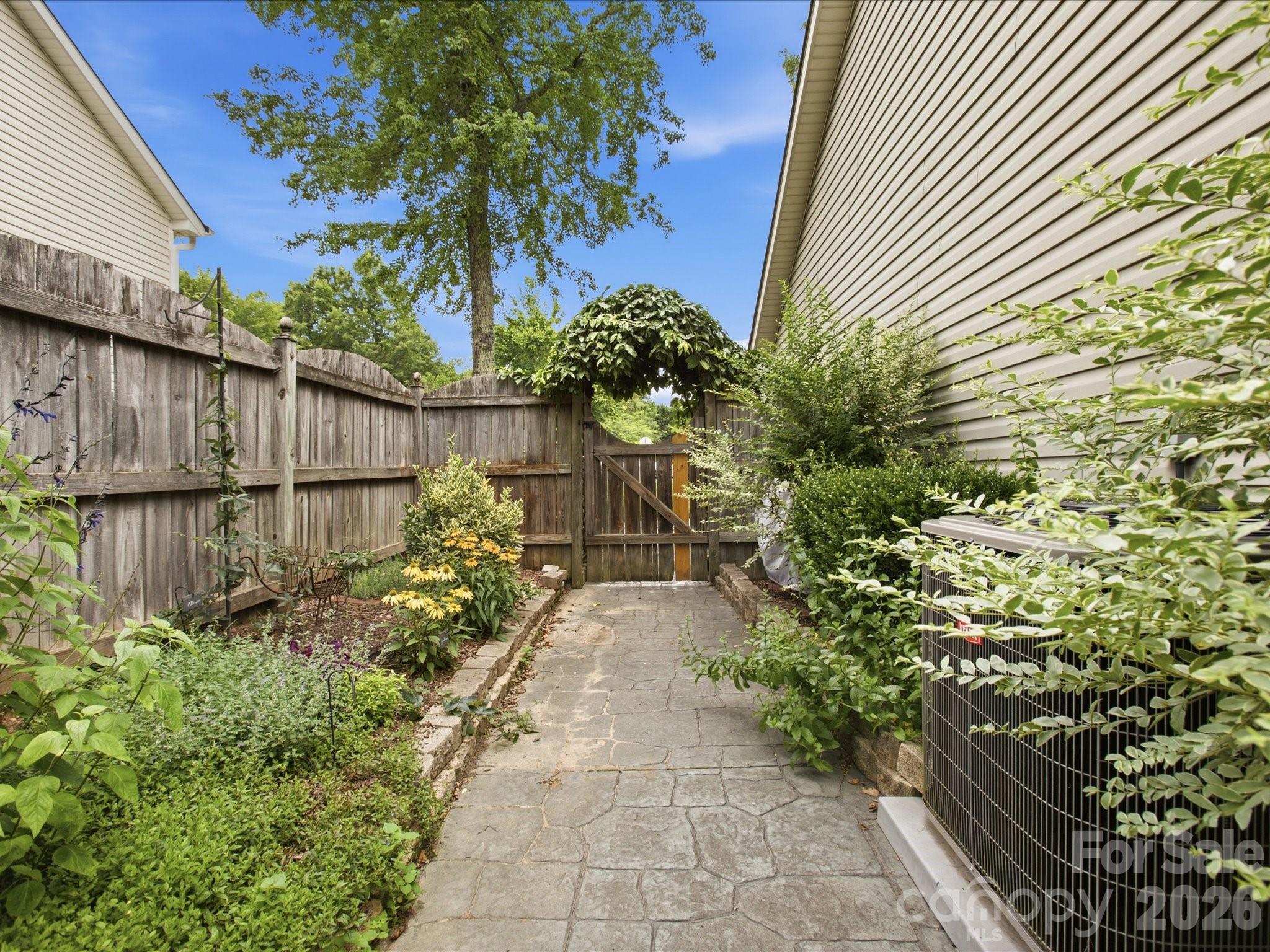 1102 Slate Ridge Road