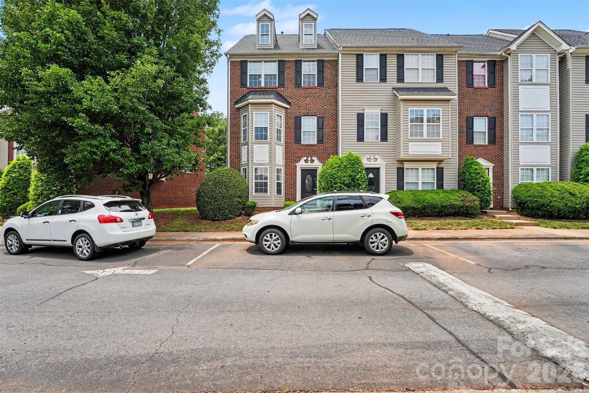 9866 Treeside Lane