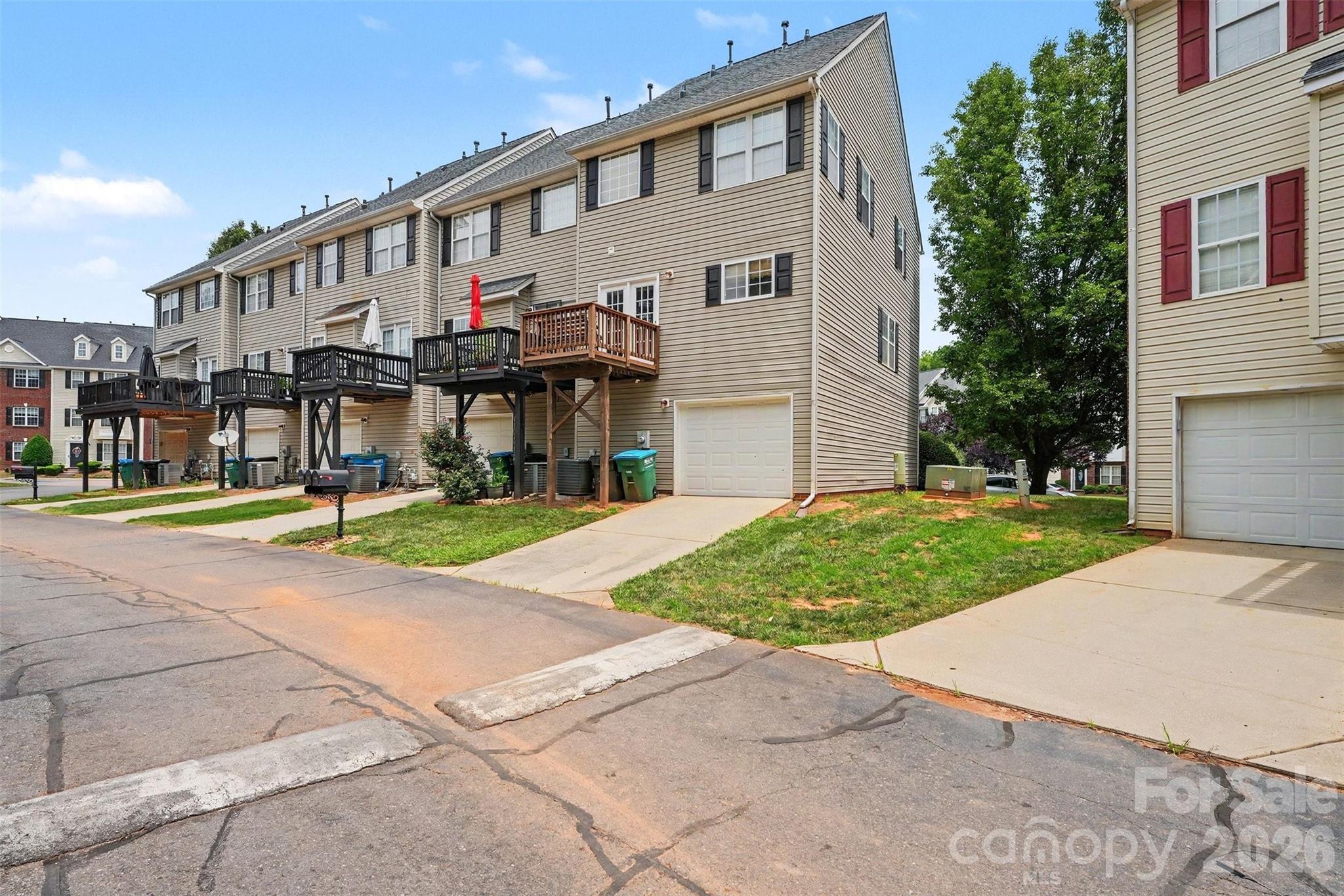 9866 Treeside Lane