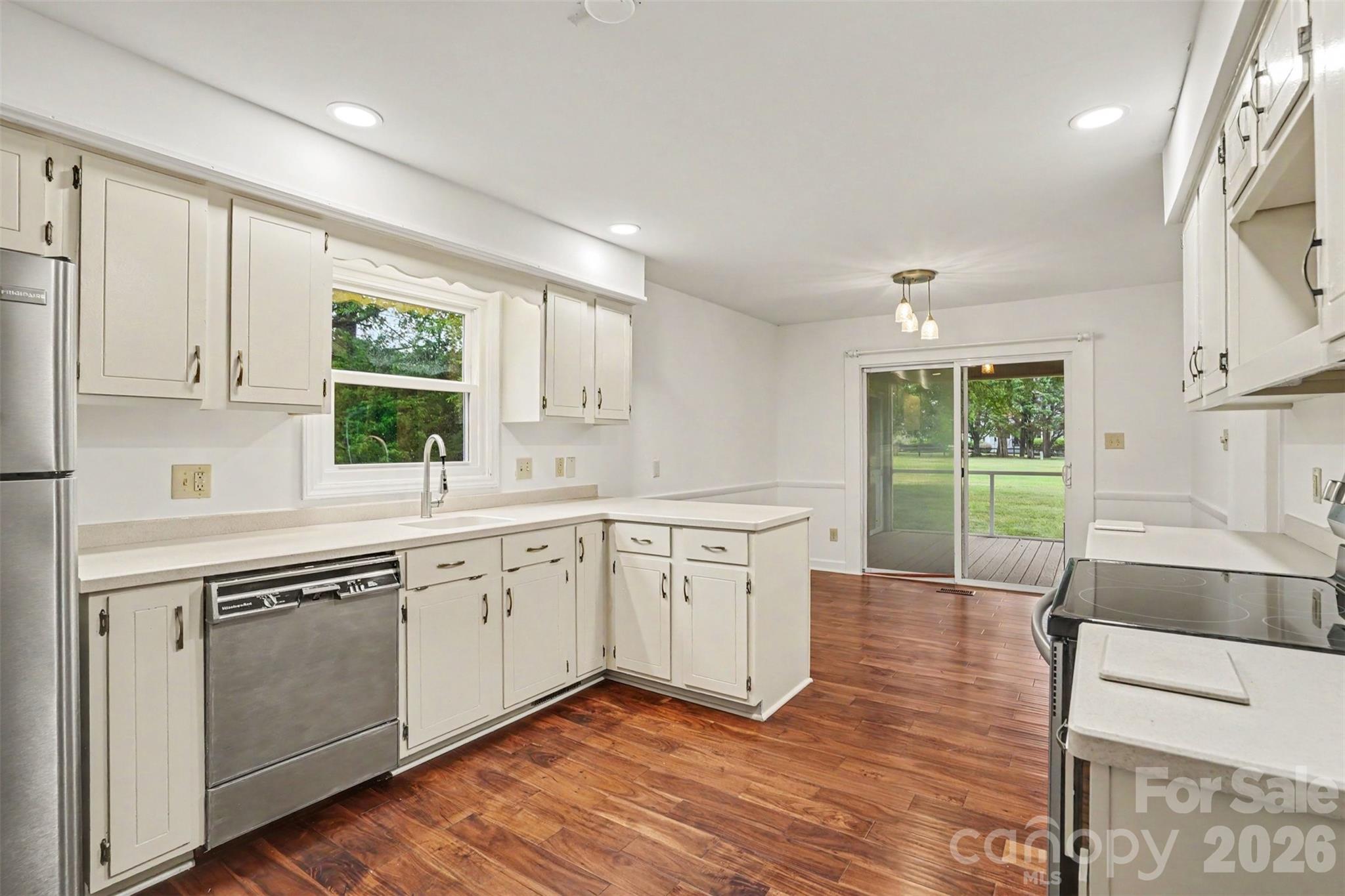 8225 Strawberry Lane