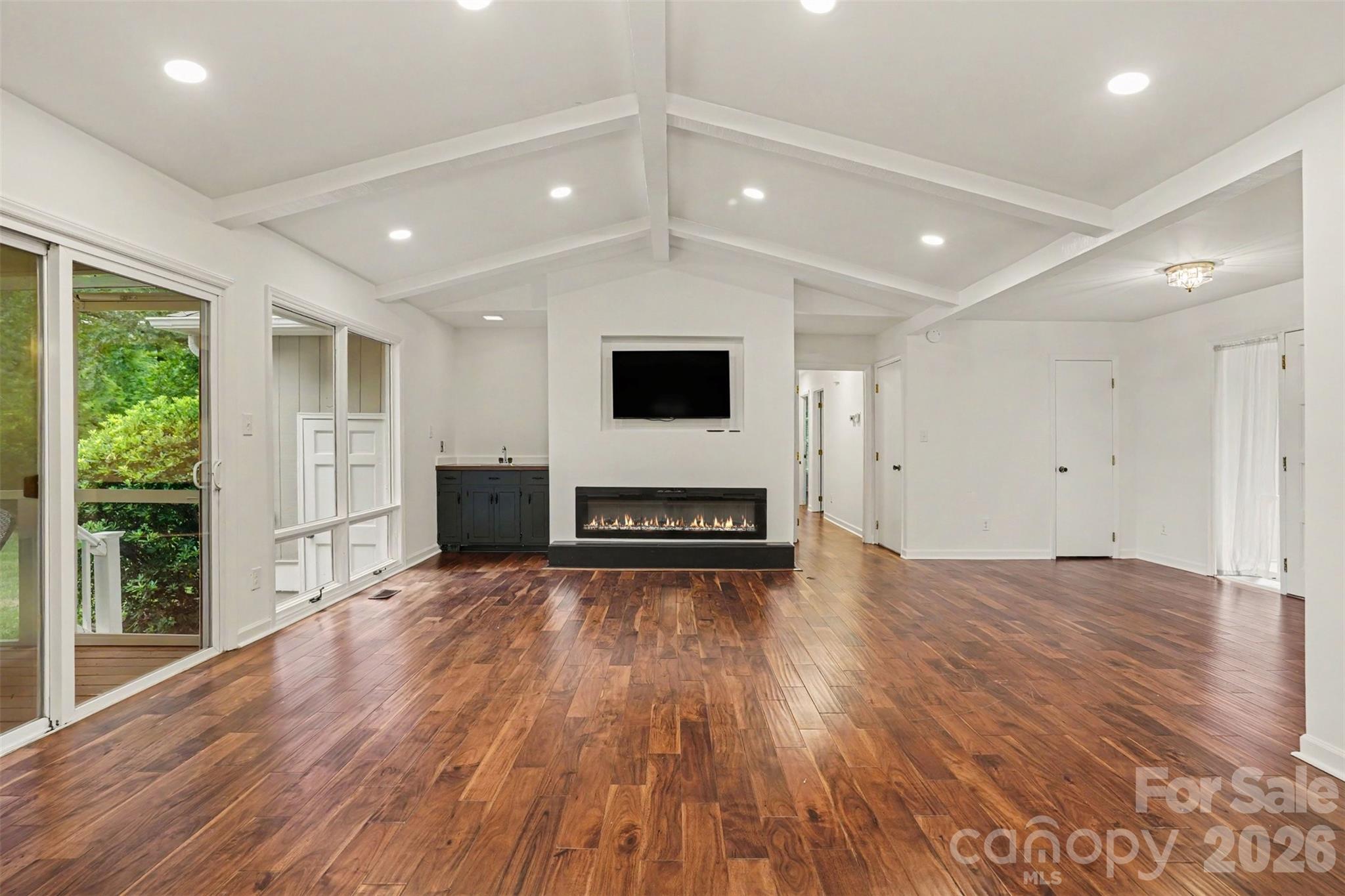 8225 Strawberry Lane