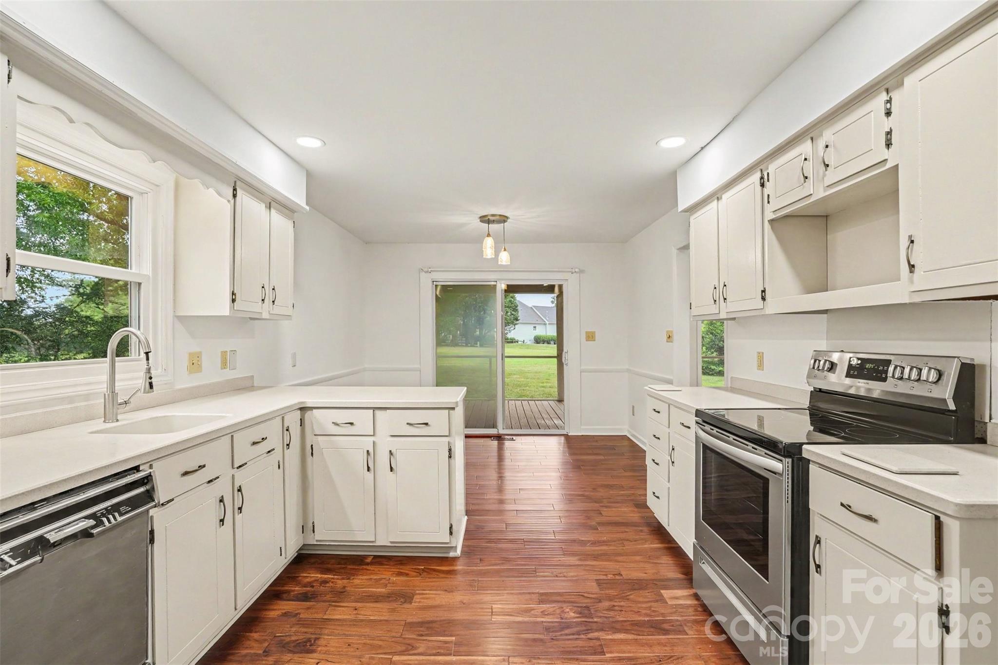 8225 Strawberry Lane