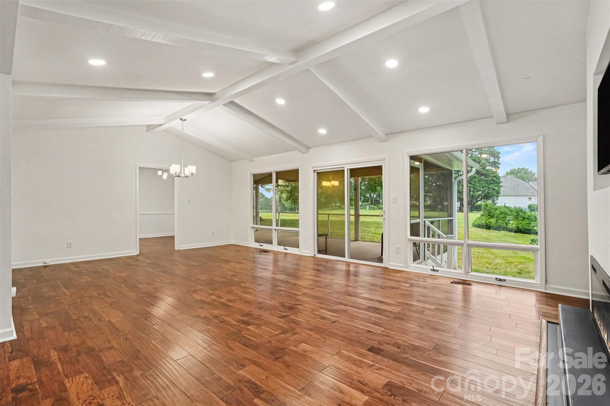 8225 Strawberry Lane