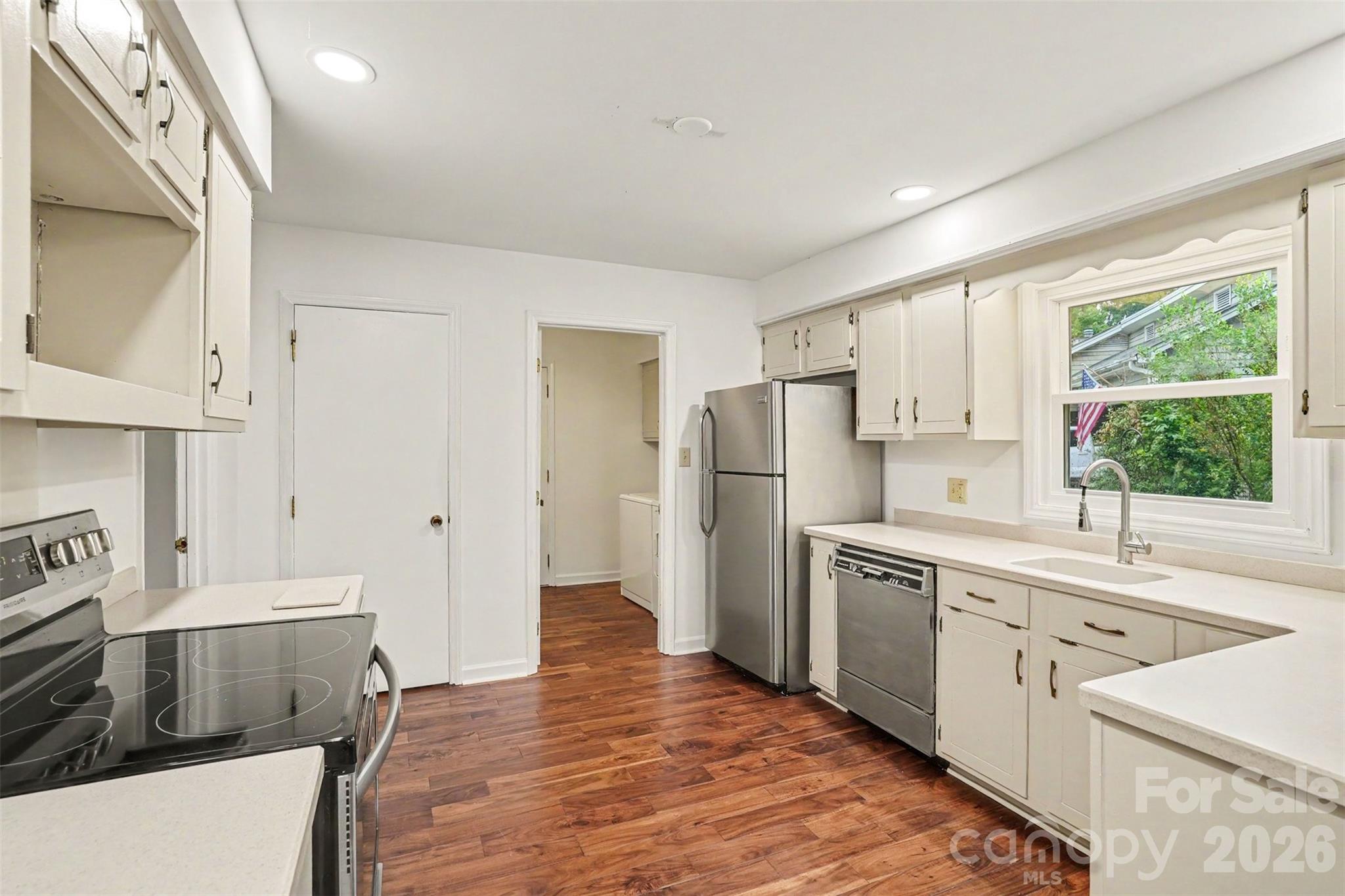 8225 Strawberry Lane