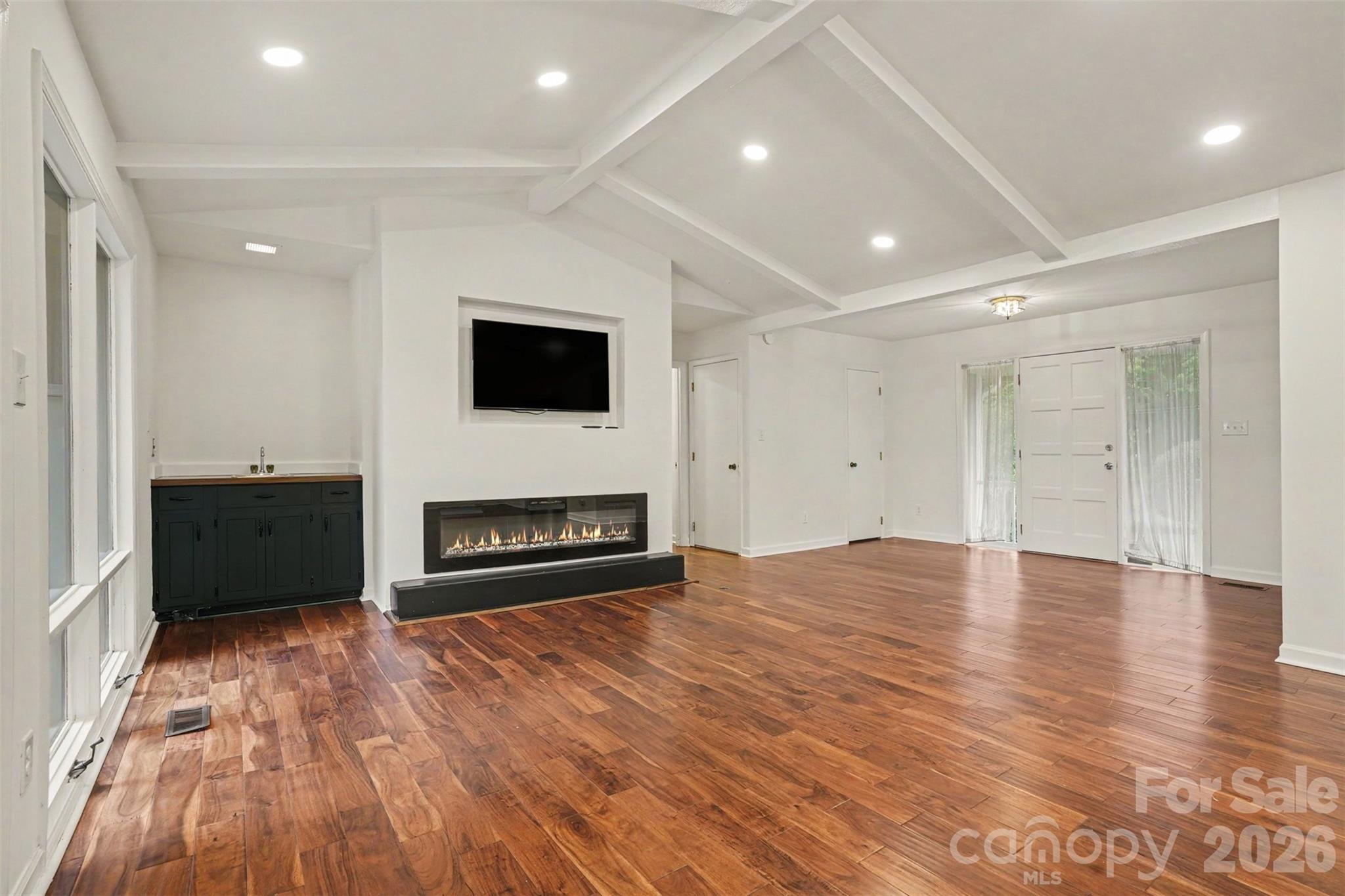 8225 Strawberry Lane