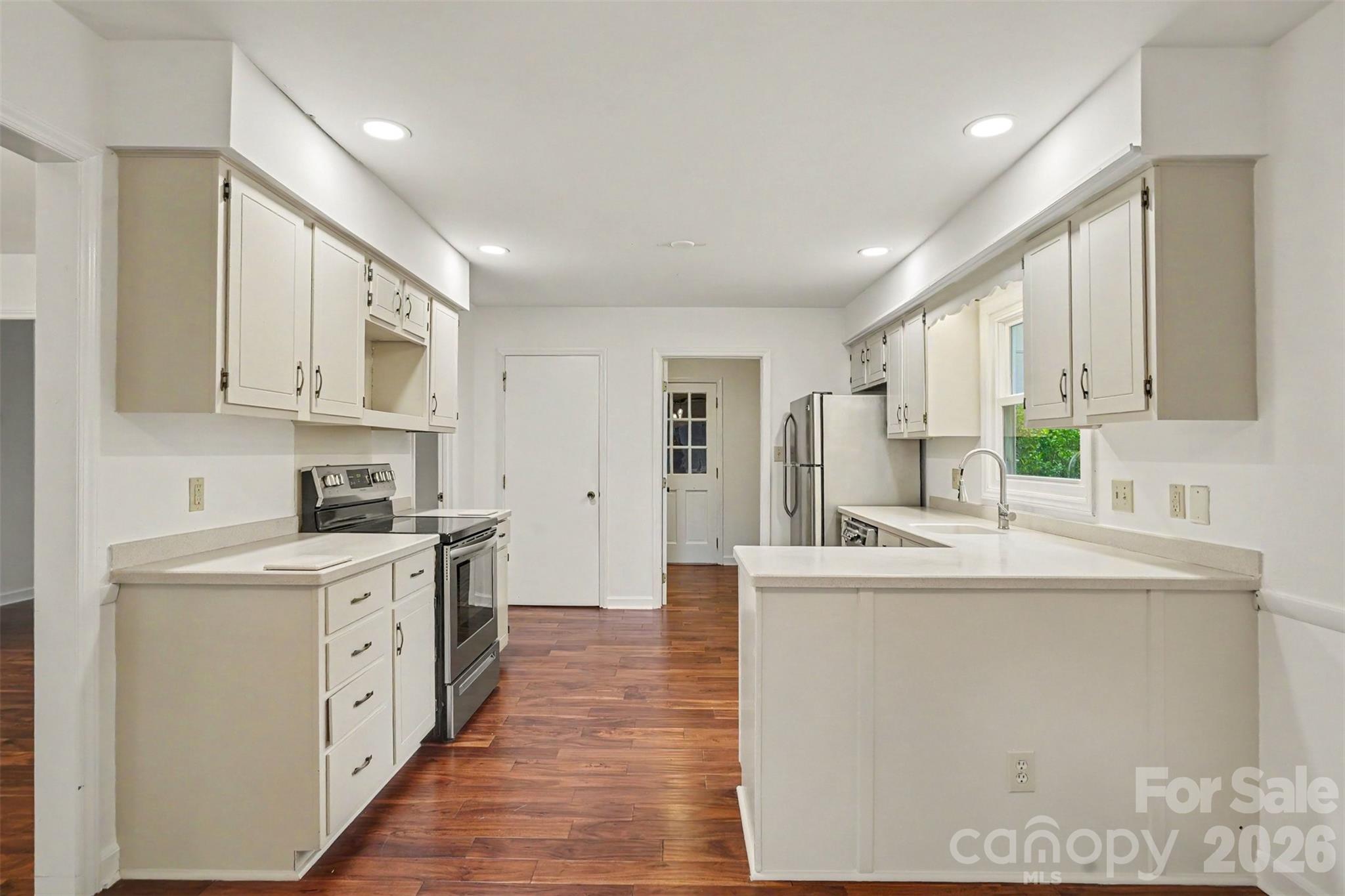 8225 Strawberry Lane