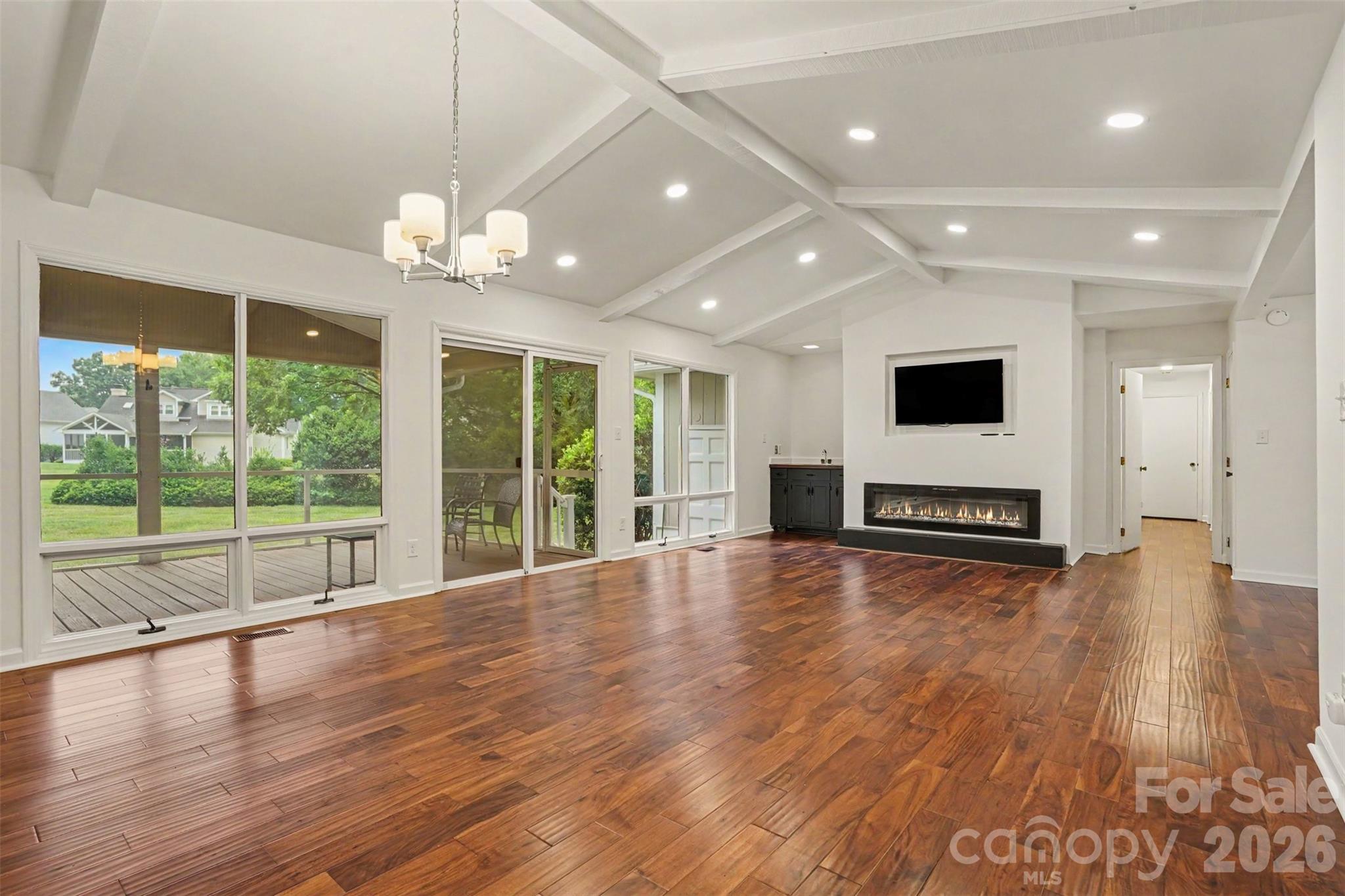 8225 Strawberry Lane