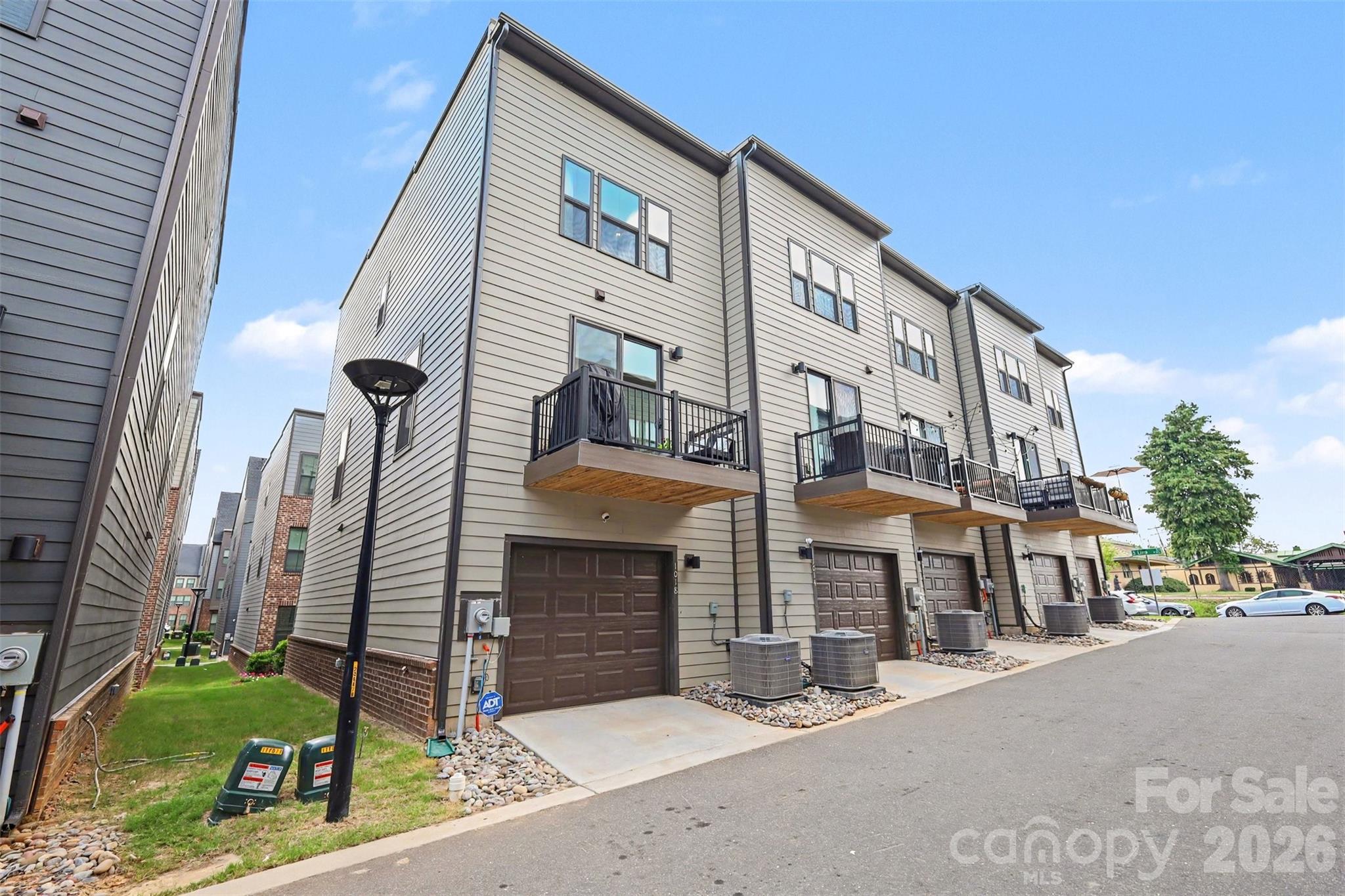 1018 Simcoe Lane