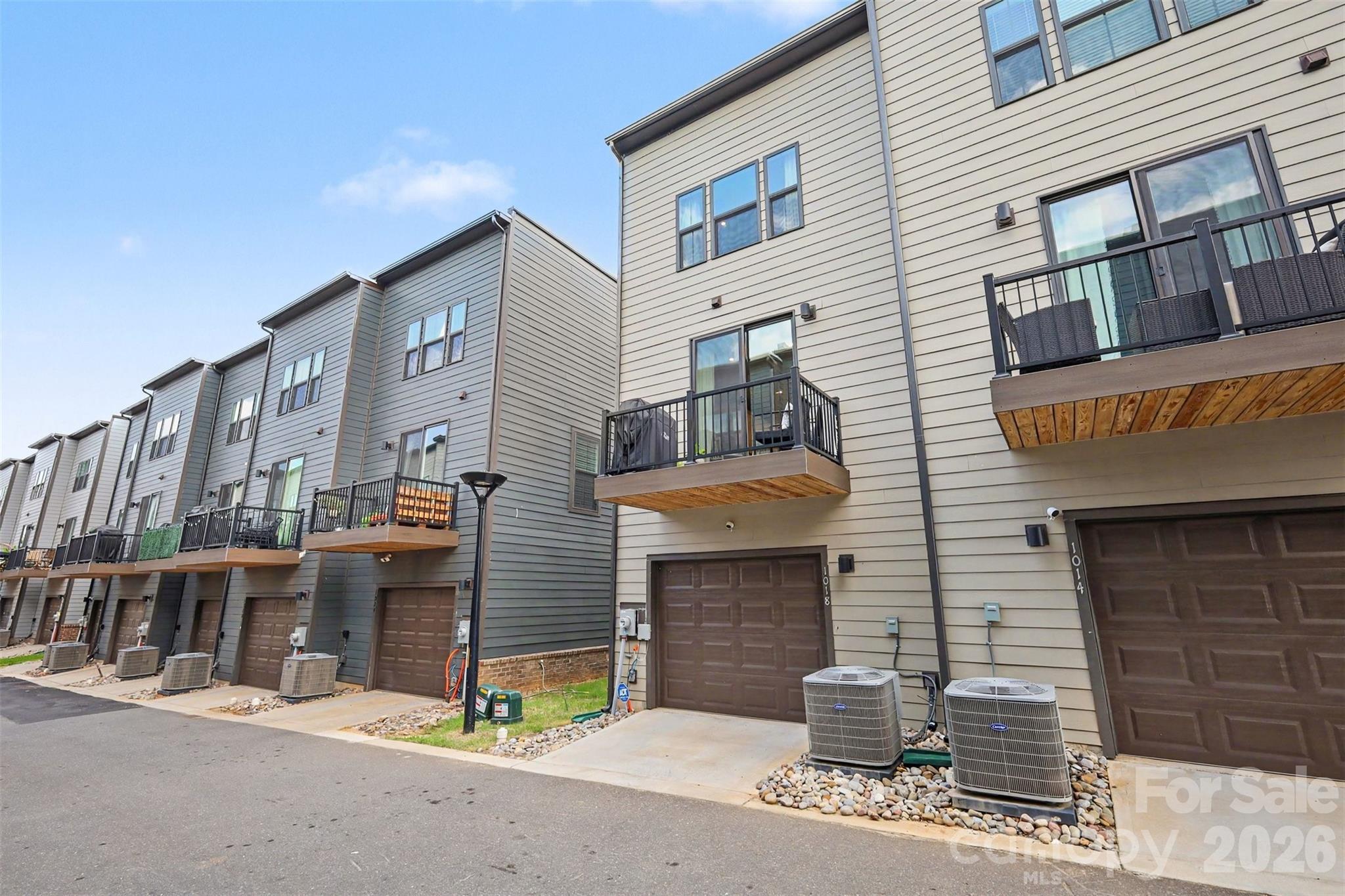 1018 Simcoe Lane