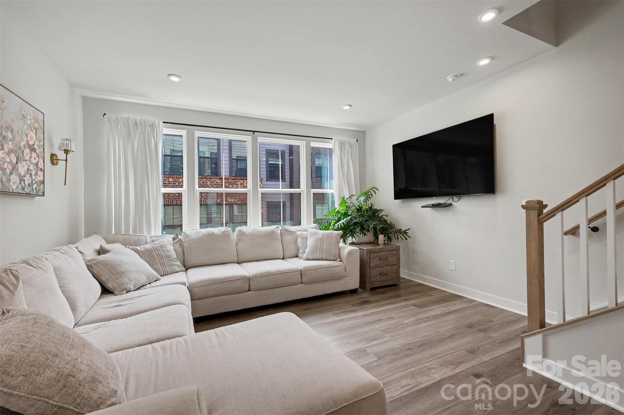 1018 Simcoe Lane