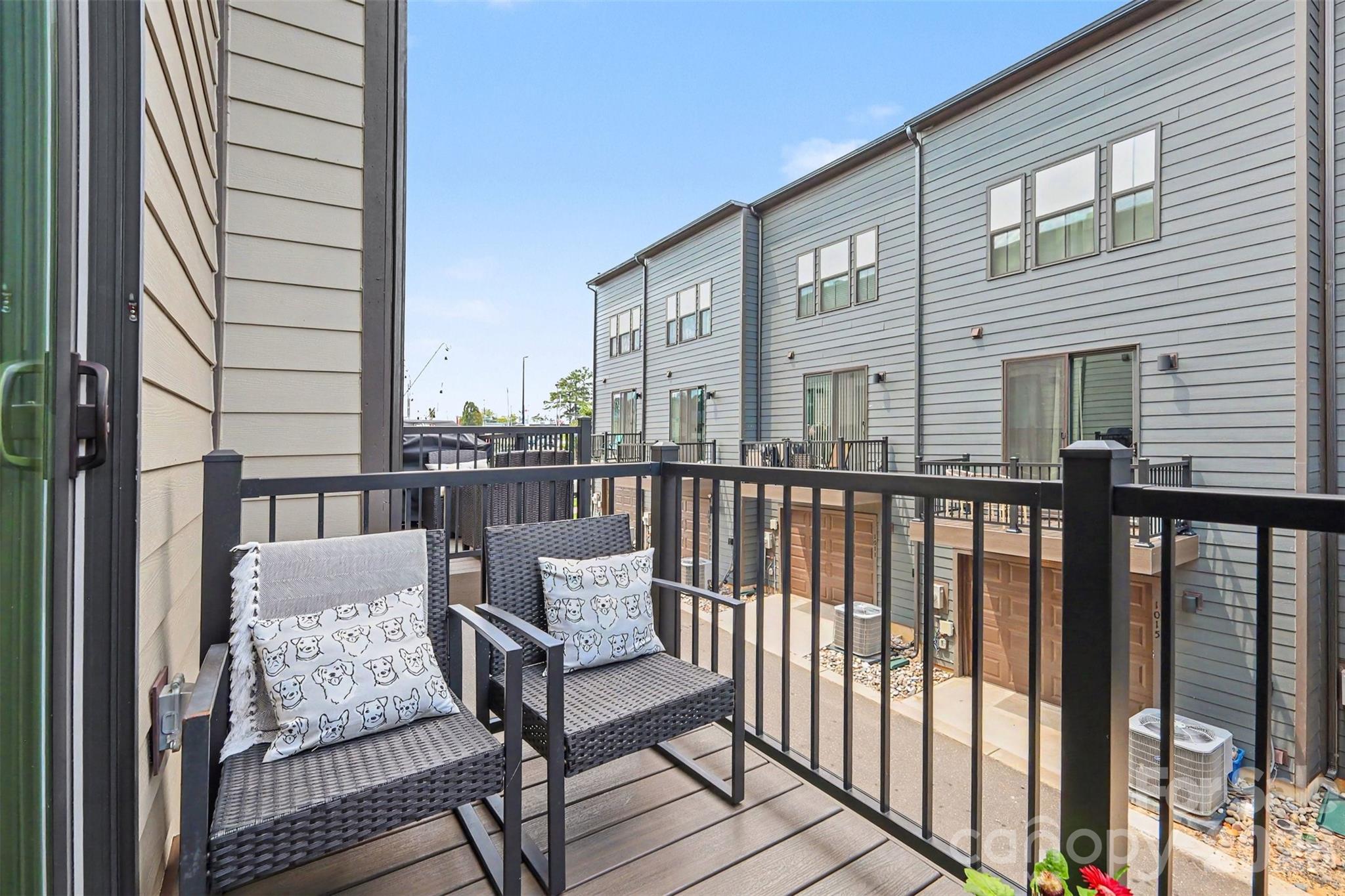 1018 Simcoe Lane