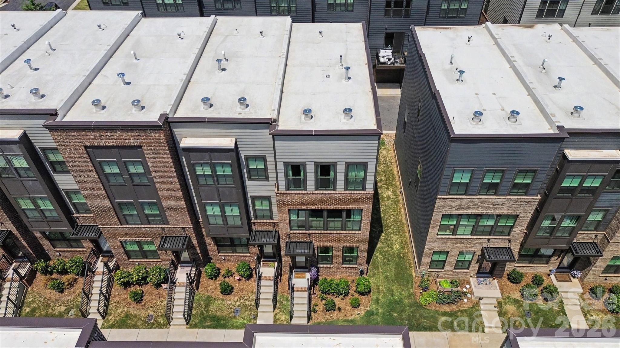 1018 Simcoe Lane