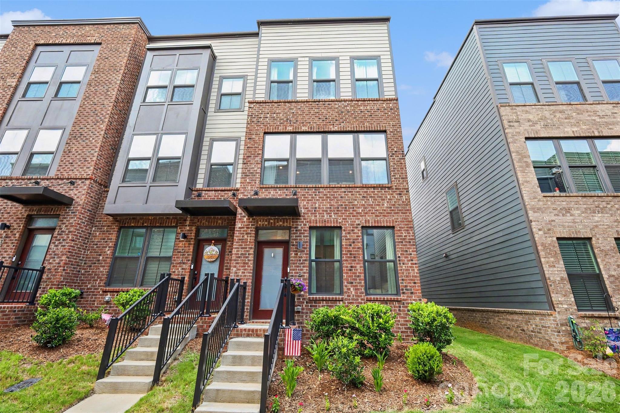 1018 Simcoe Lane