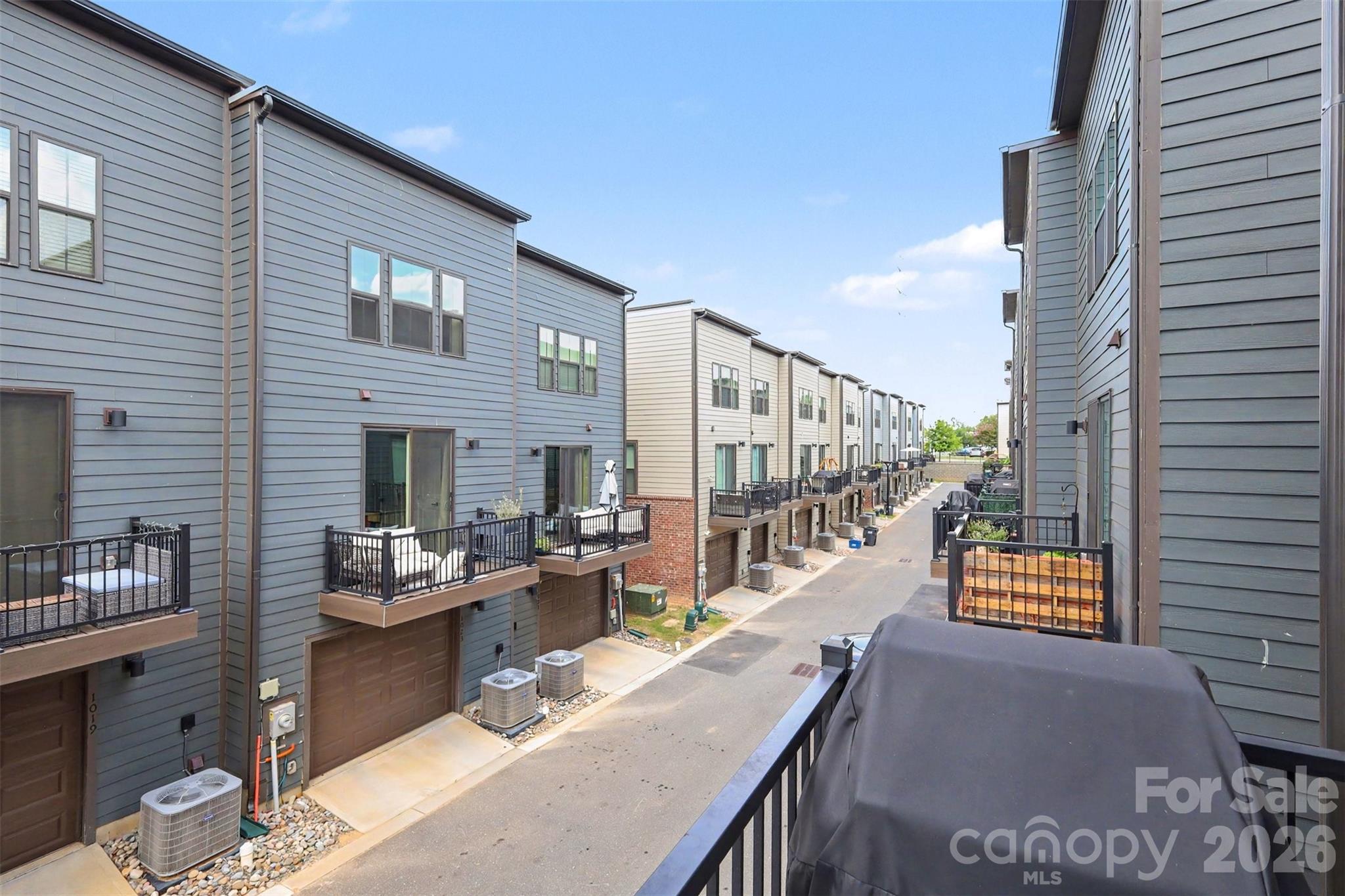 1018 Simcoe Lane