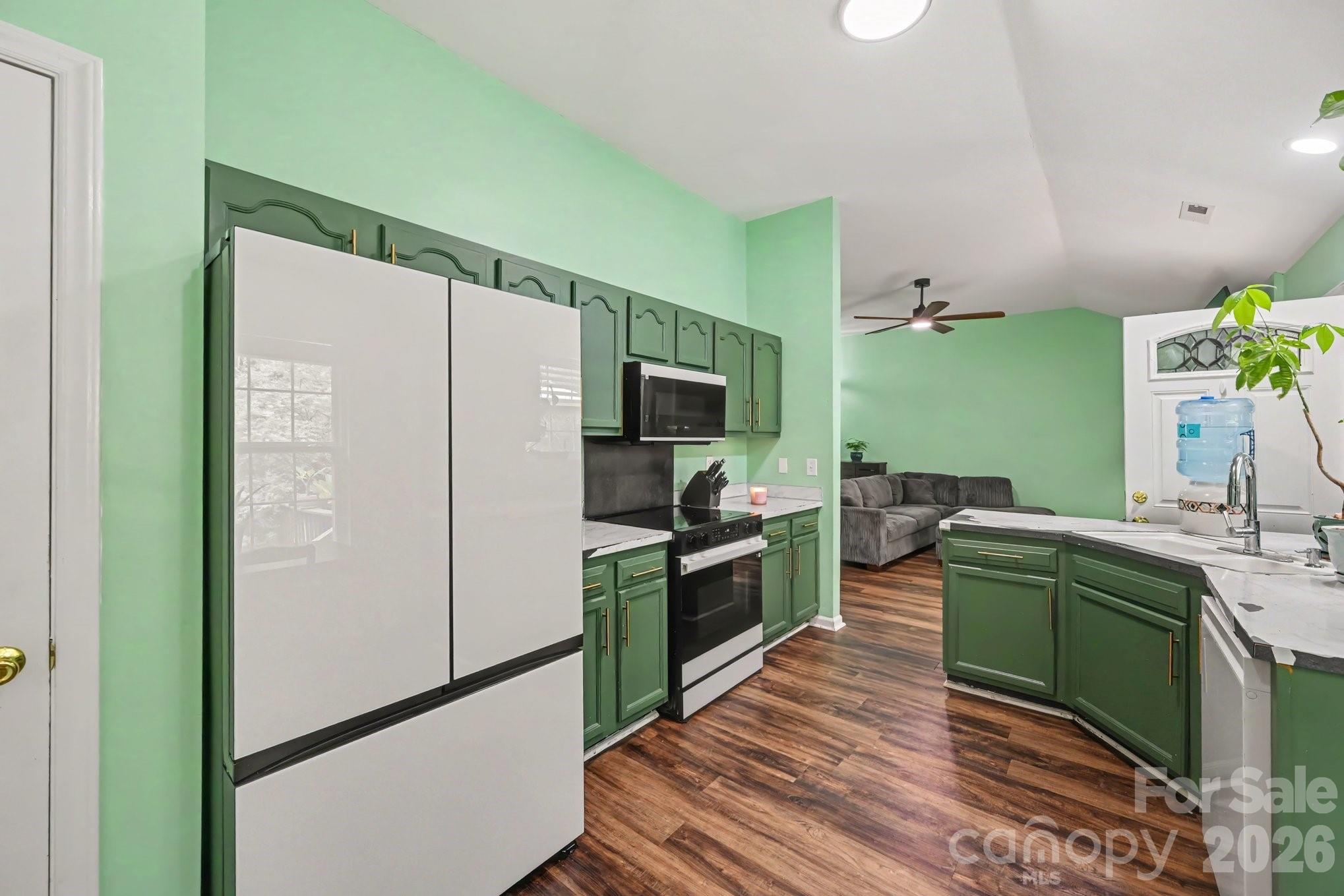 1906 Stonewyck Avenue Unit: 110