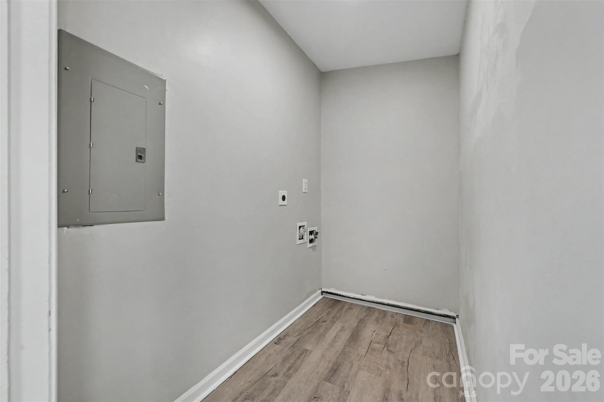 4421 Knollcrest Drive