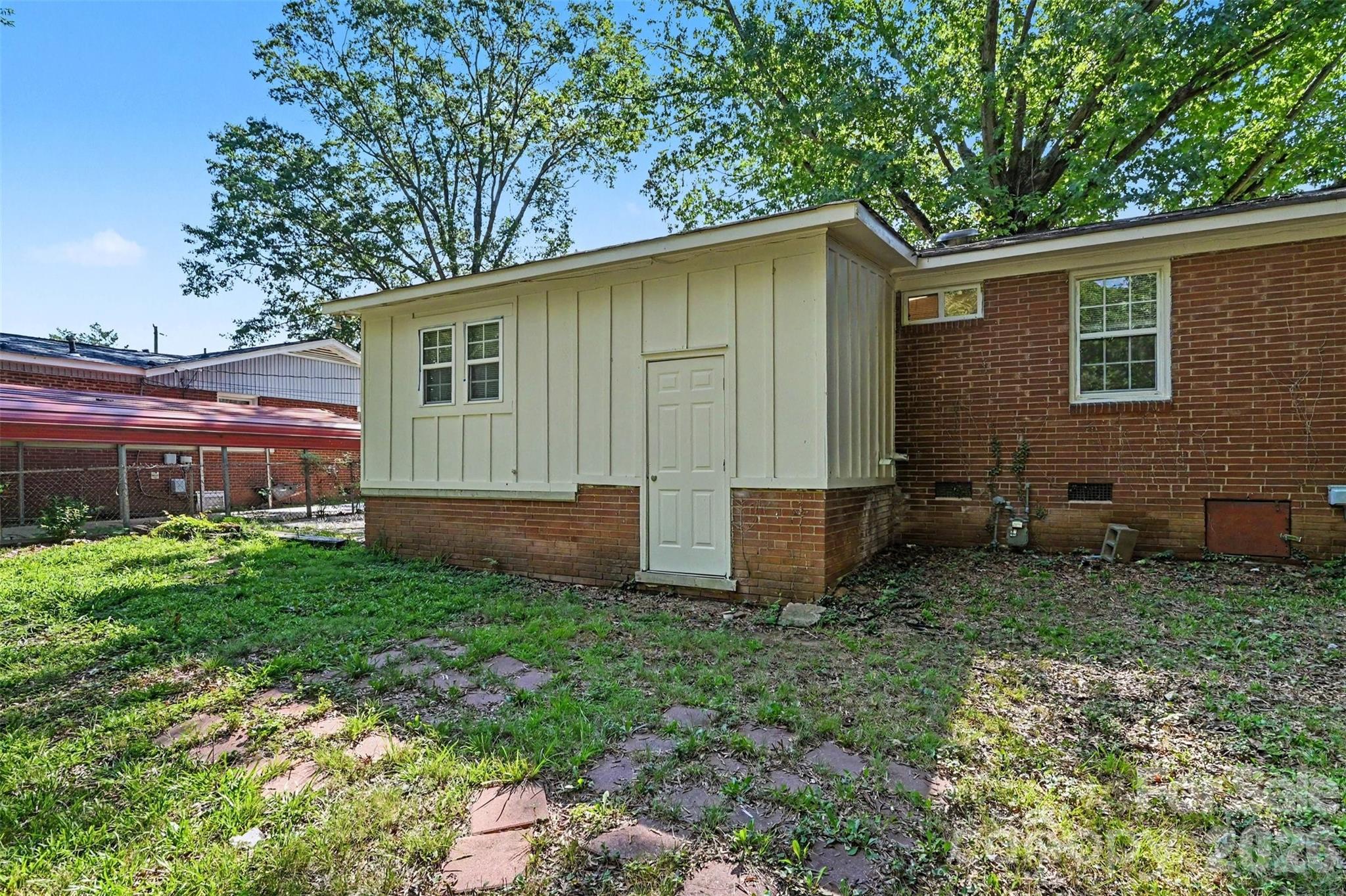 4421 Knollcrest Drive