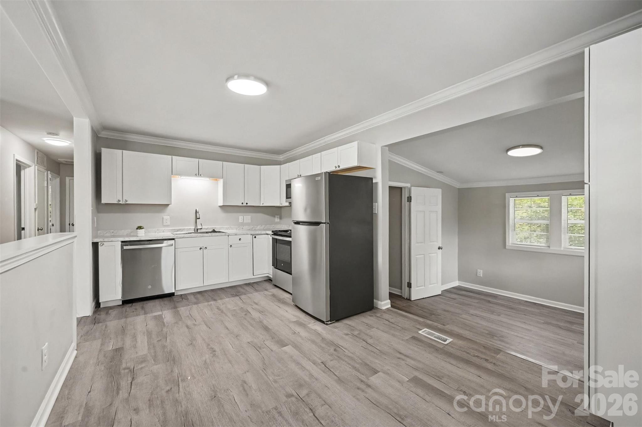 4421 Knollcrest Drive
