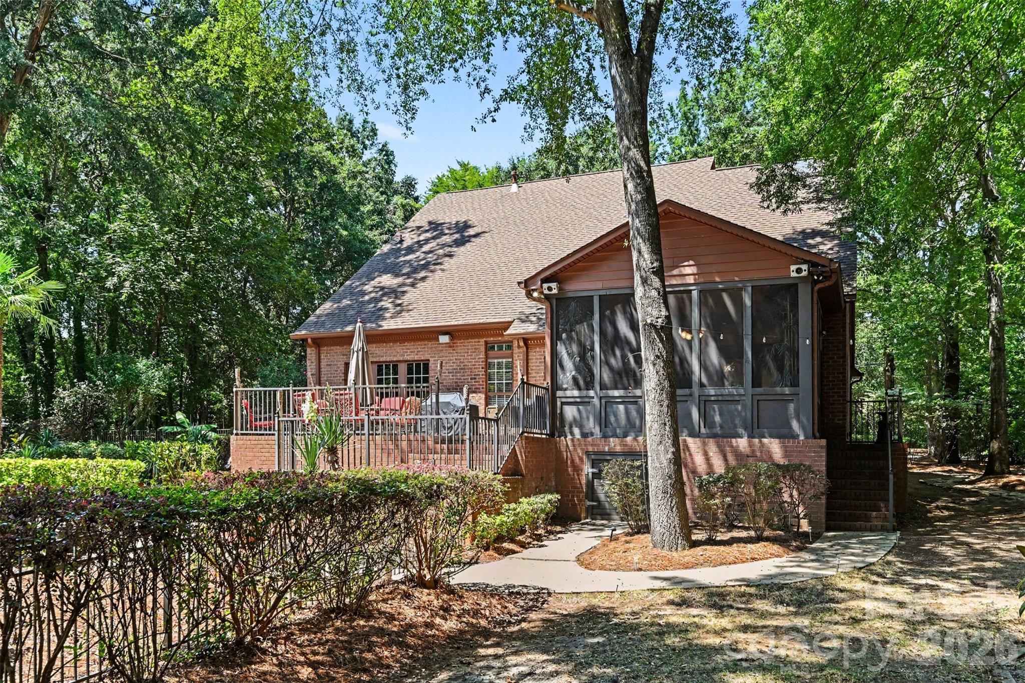 5625 Weddington Road