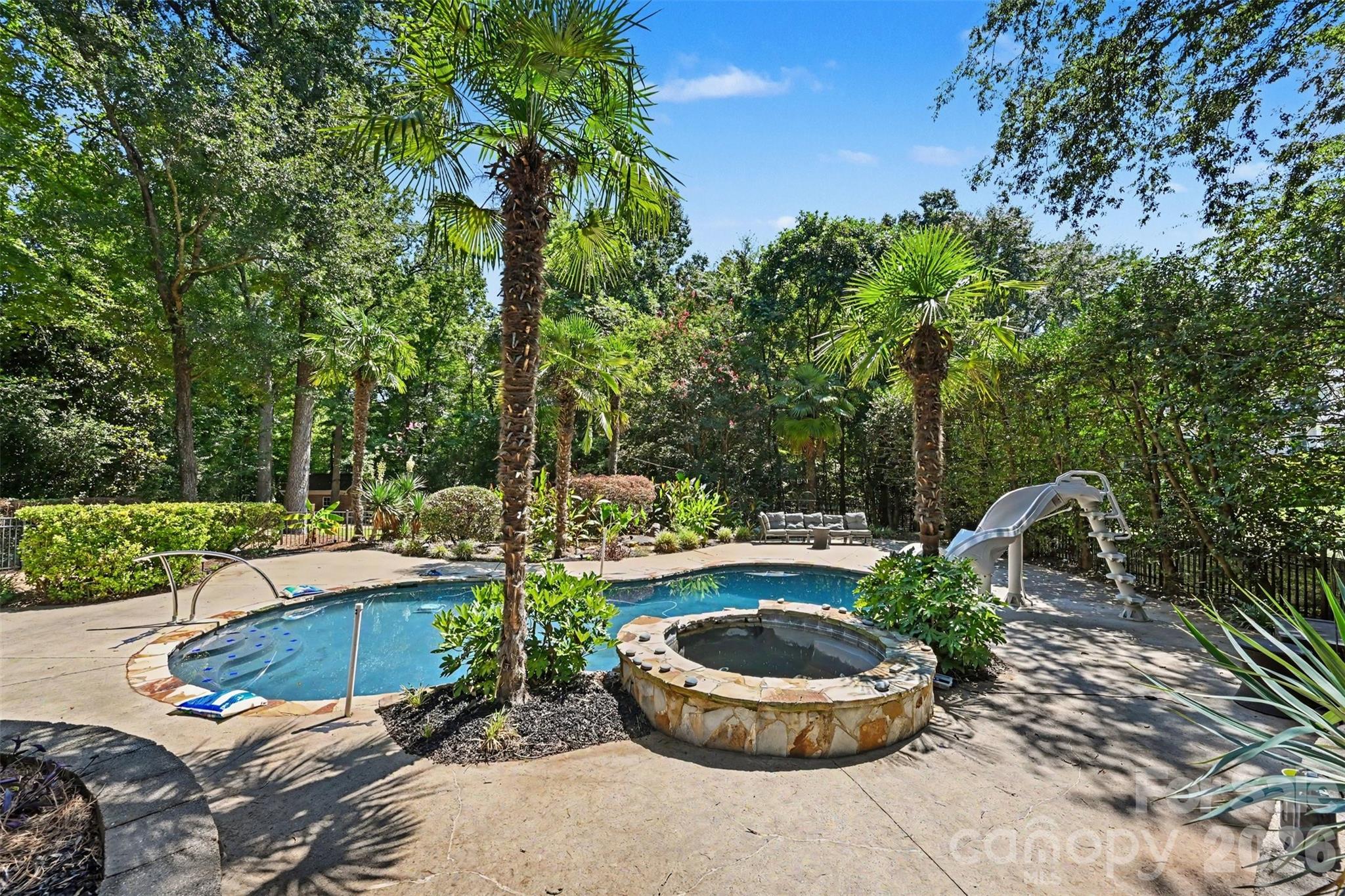 5625 Weddington Road