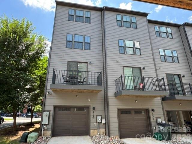 428 W Tremont Avenue