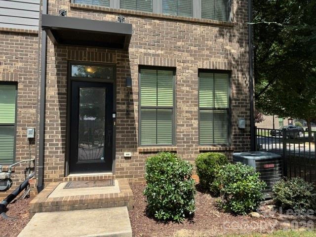 428 W Tremont Avenue