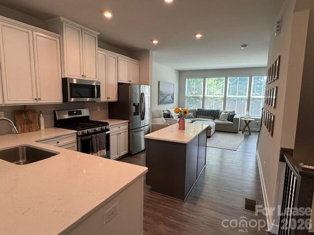 428 W Tremont Avenue