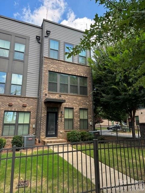 428 W Tremont Avenue