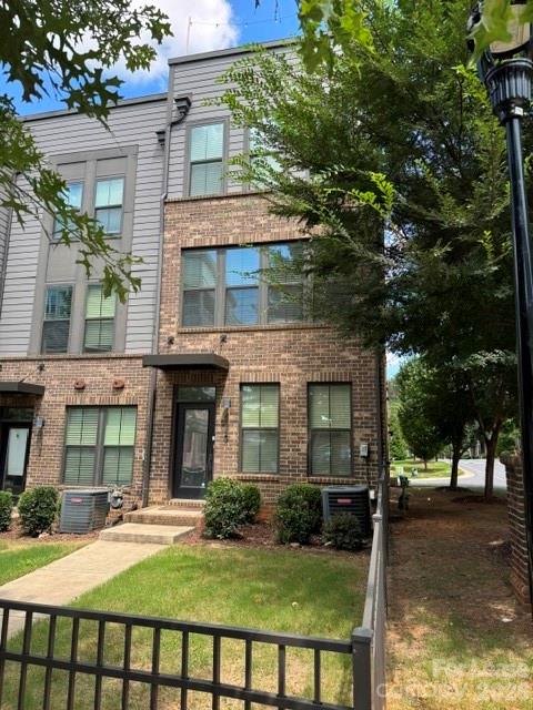 428 W Tremont Avenue