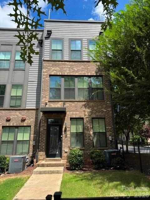 428 W Tremont Avenue