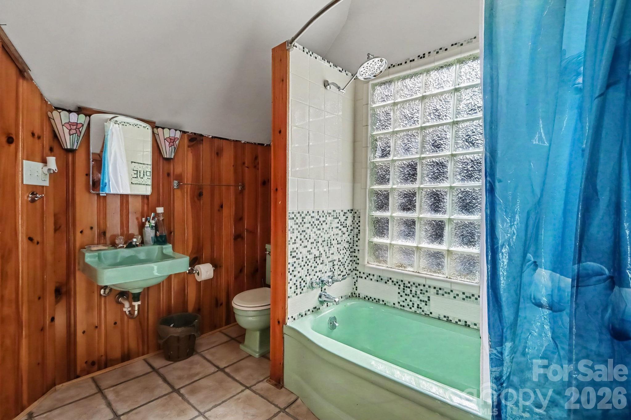 5528 Oak Drive