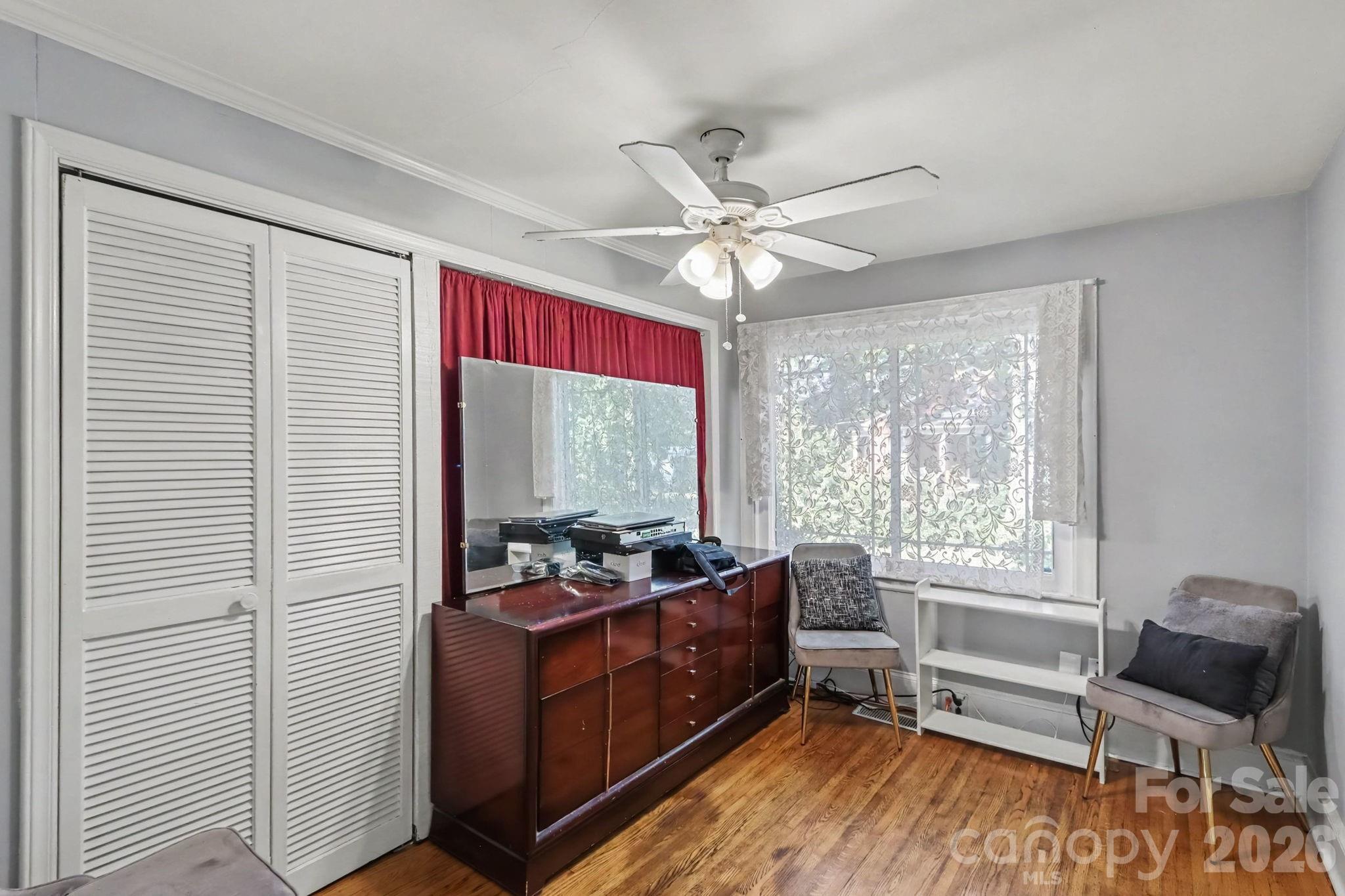 5528 Oak Drive