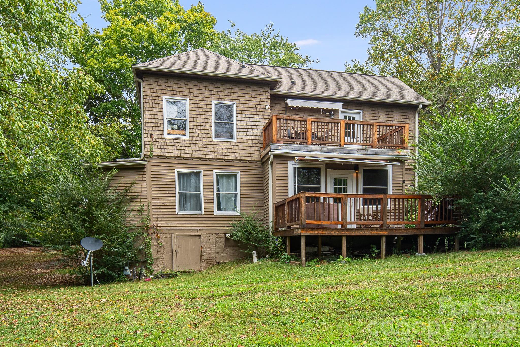 127 Hillside Street