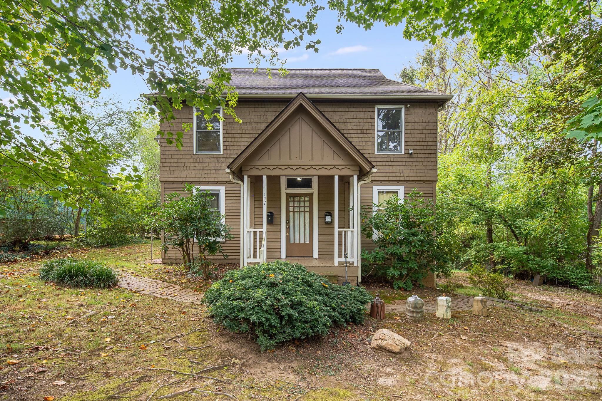 127 Hillside Street