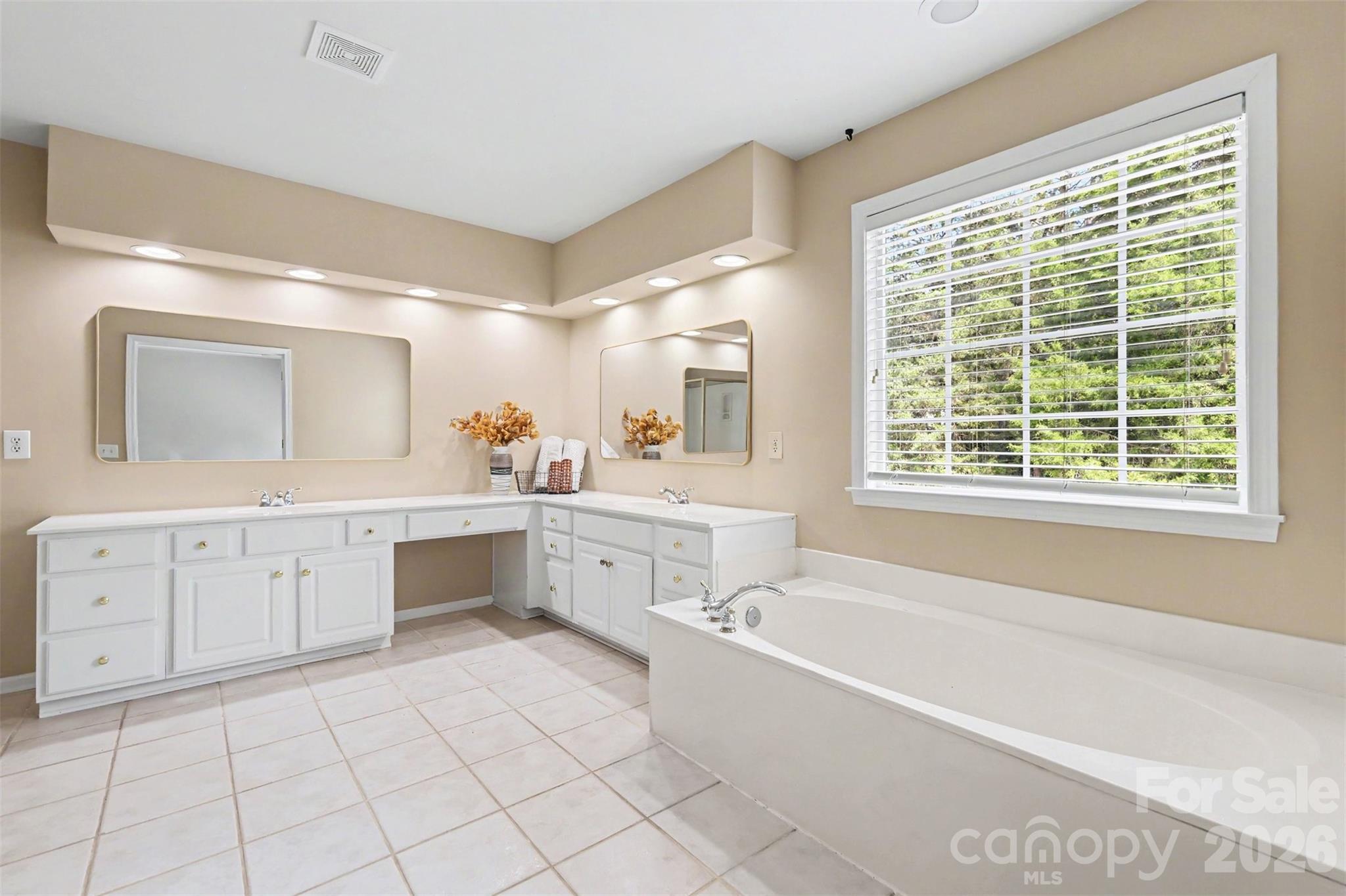 11027 Knight Castle Drive