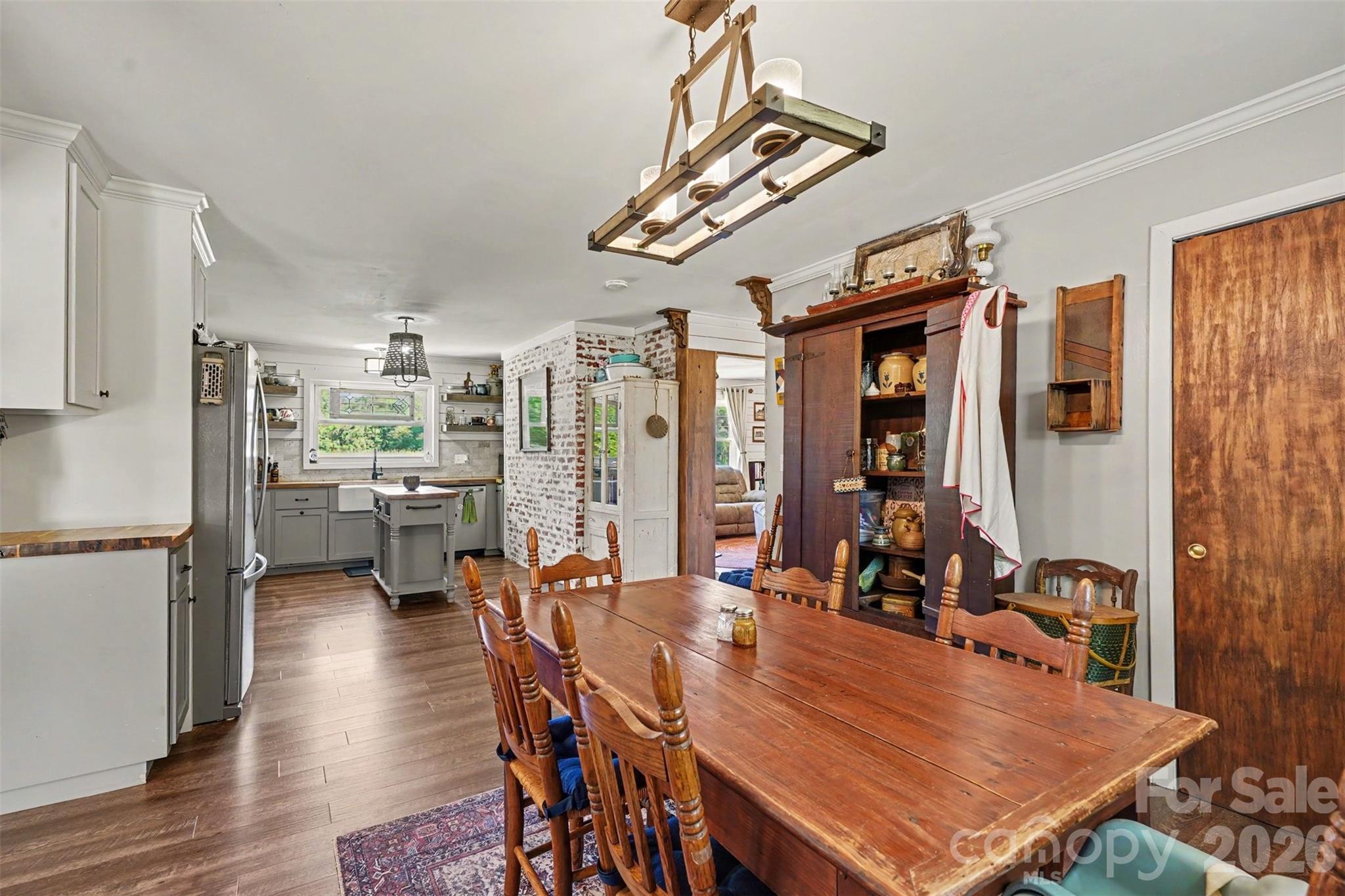 8121 Old Davis Road