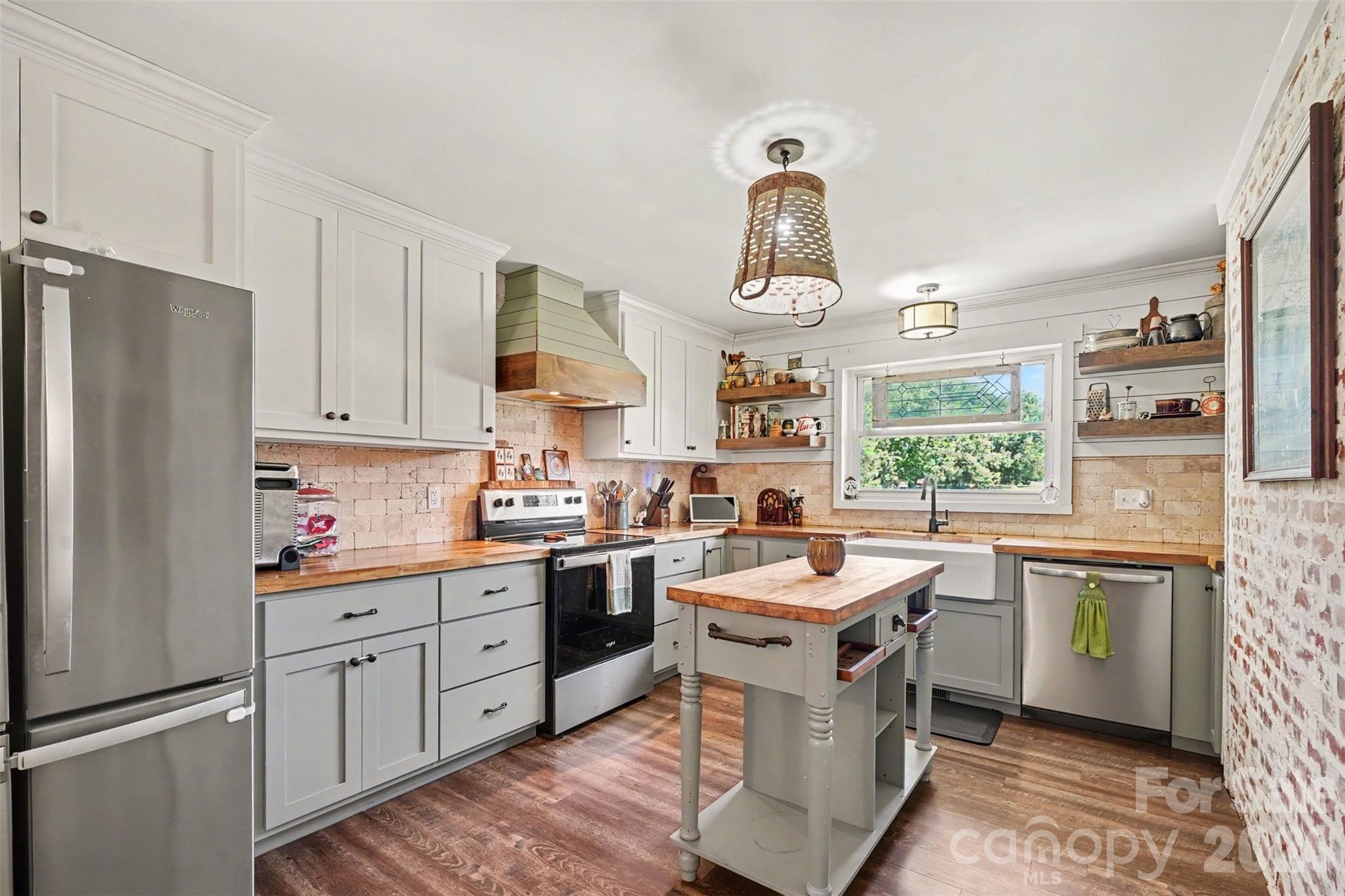 8121 Old Davis Road